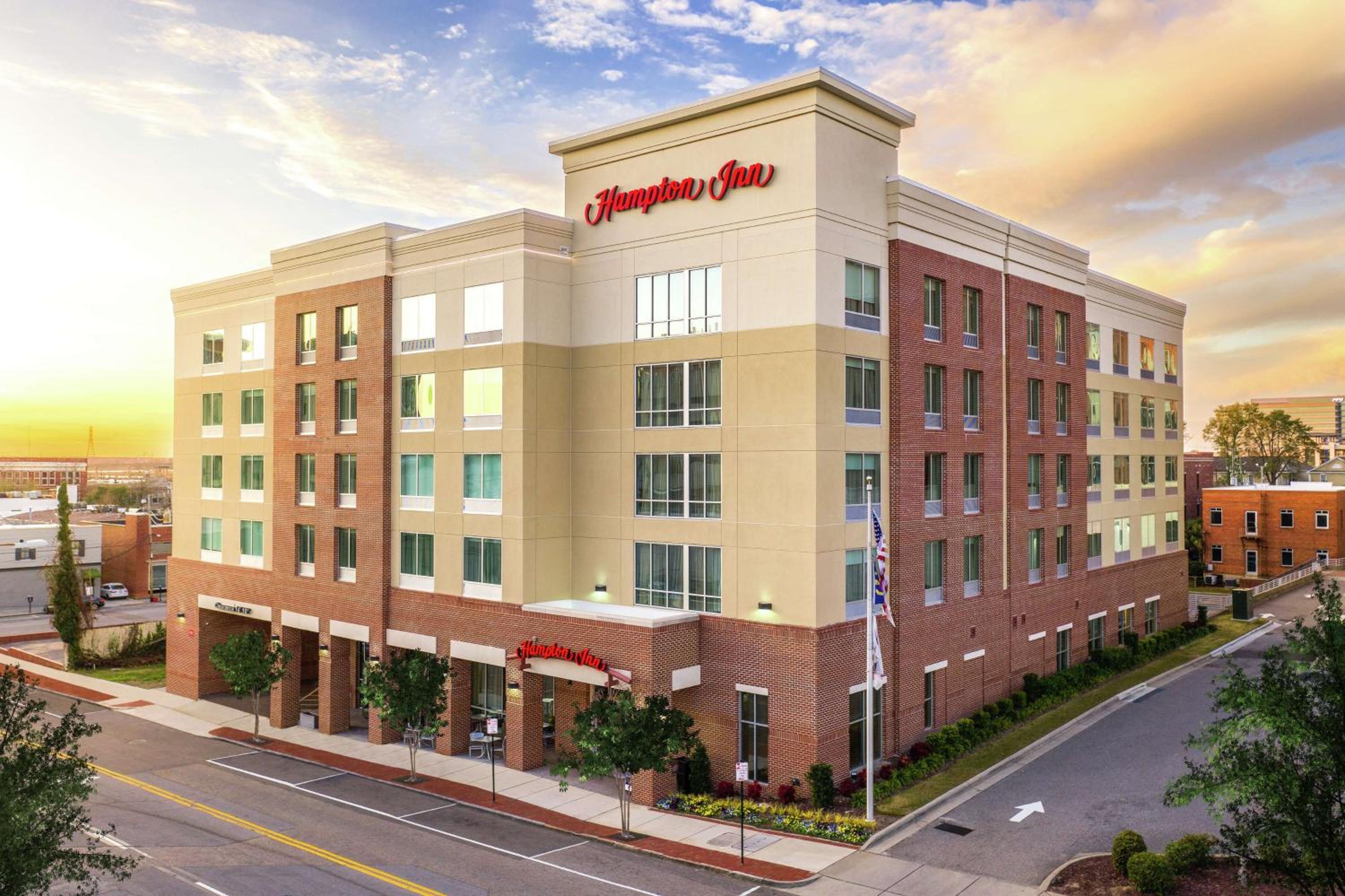 Hotel Hampton Inn Wilmington Downtown - Image 1