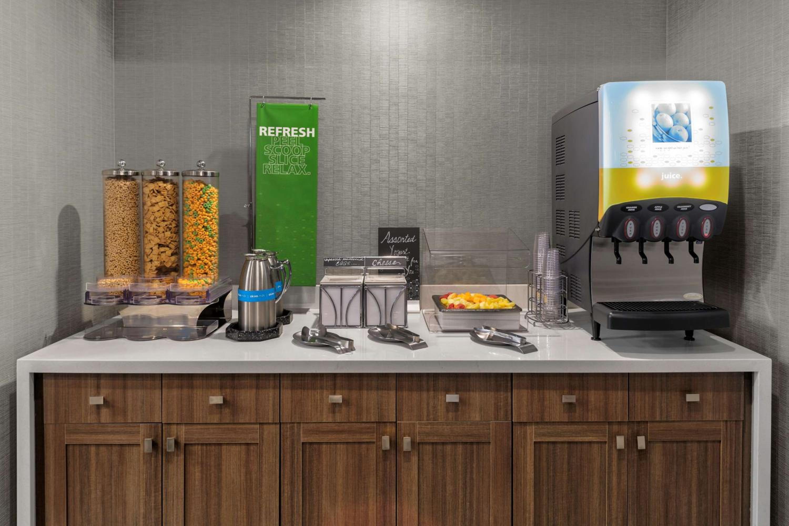 Hampton Inn & Suites Los Angeles/Hollywood, CA 3