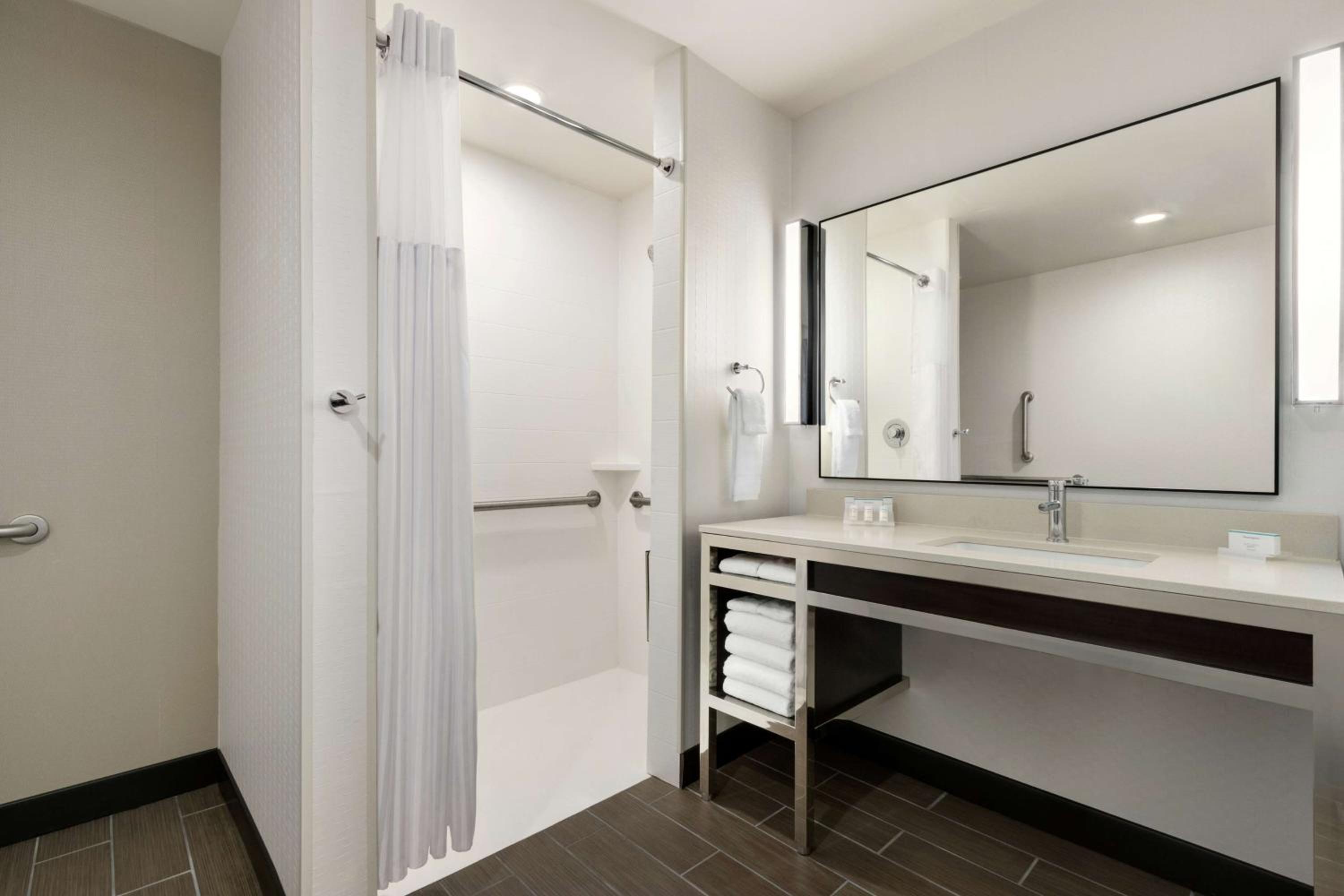 Medford Vacations - Hilton Garden Inn Medford - Property Image 21