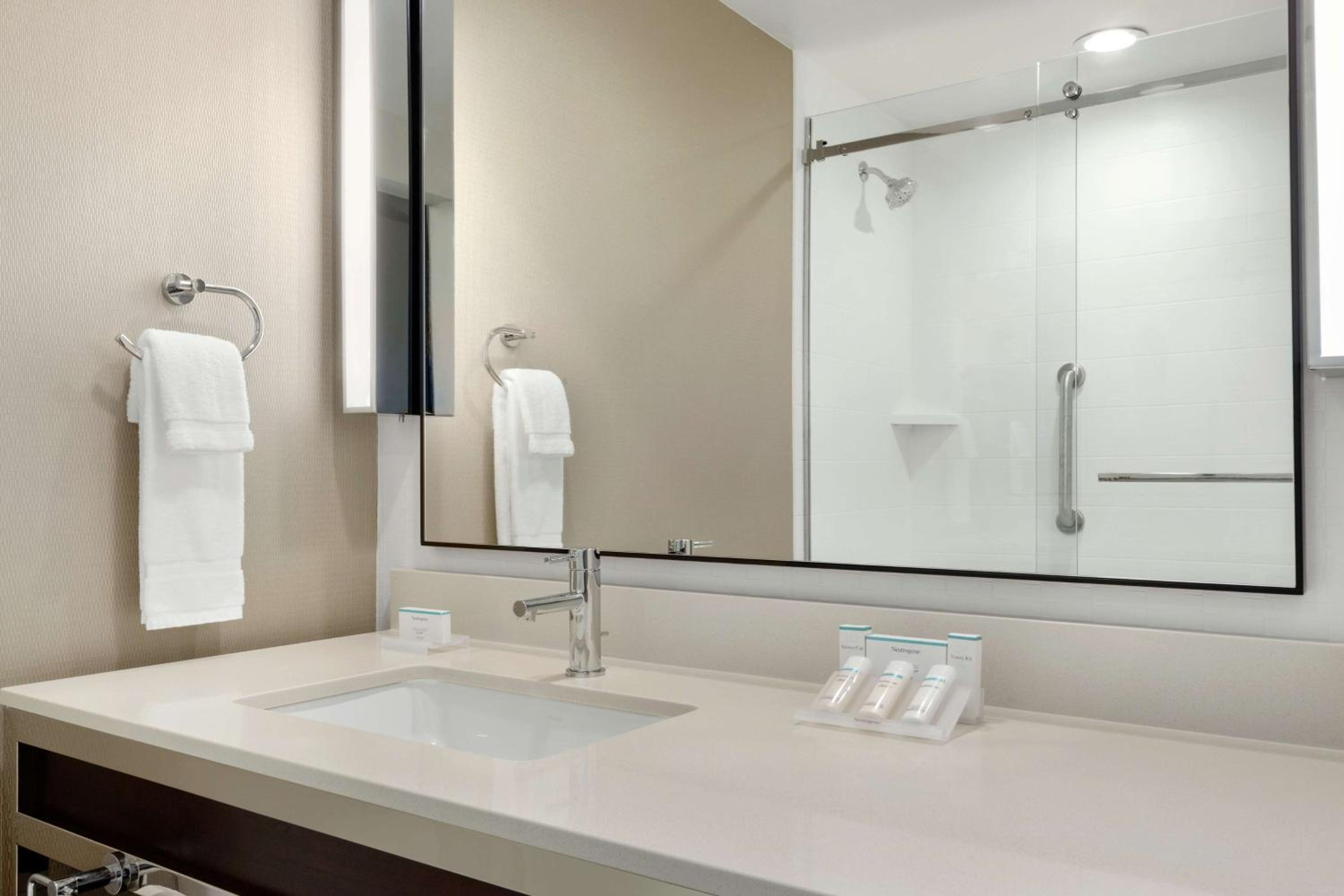 Medford Vacations - Hilton Garden Inn Medford - Property Image 8