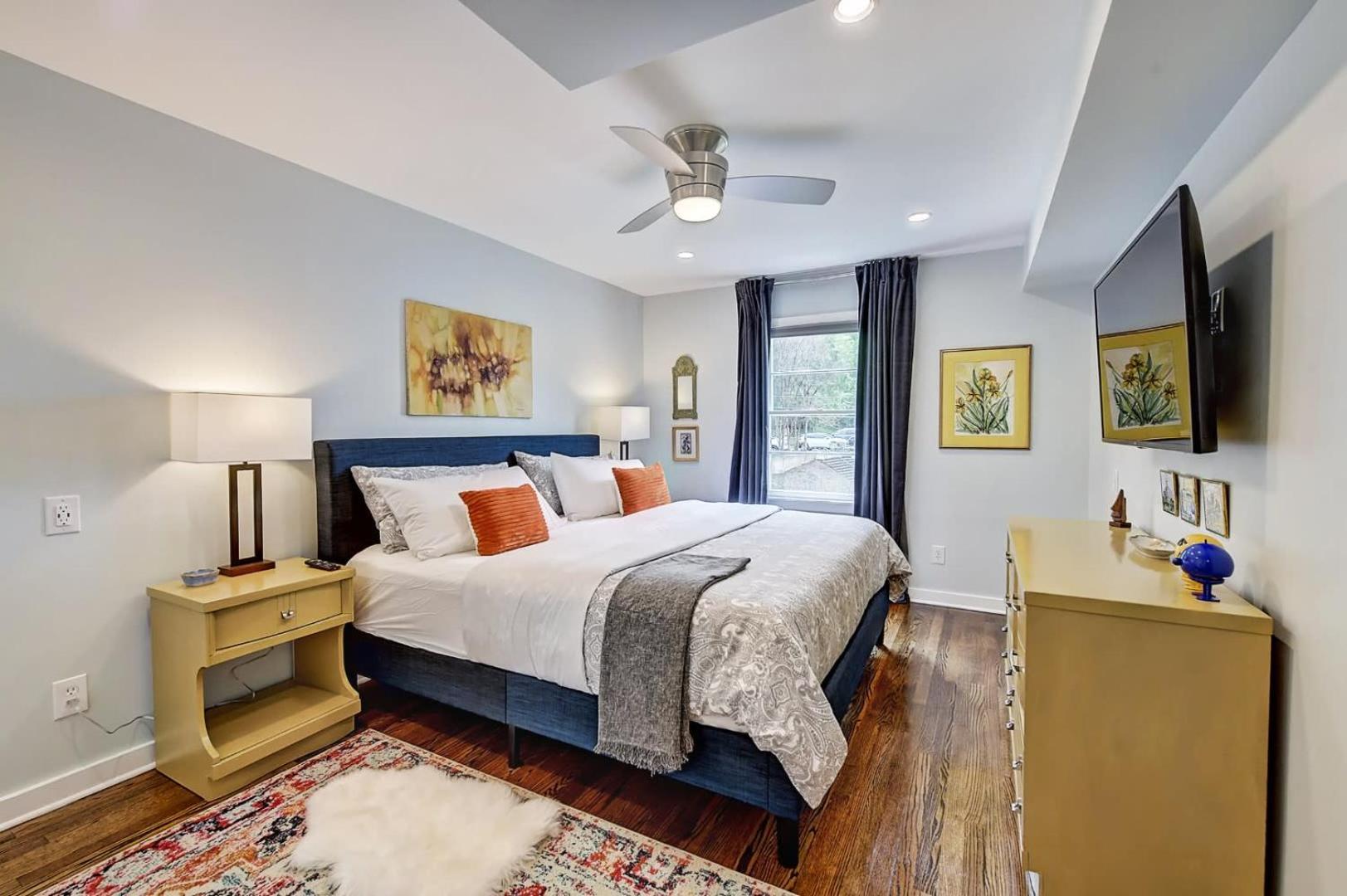 Charlotte Vacations - The Home Collection CLT: 510 Queens - Property Image 9