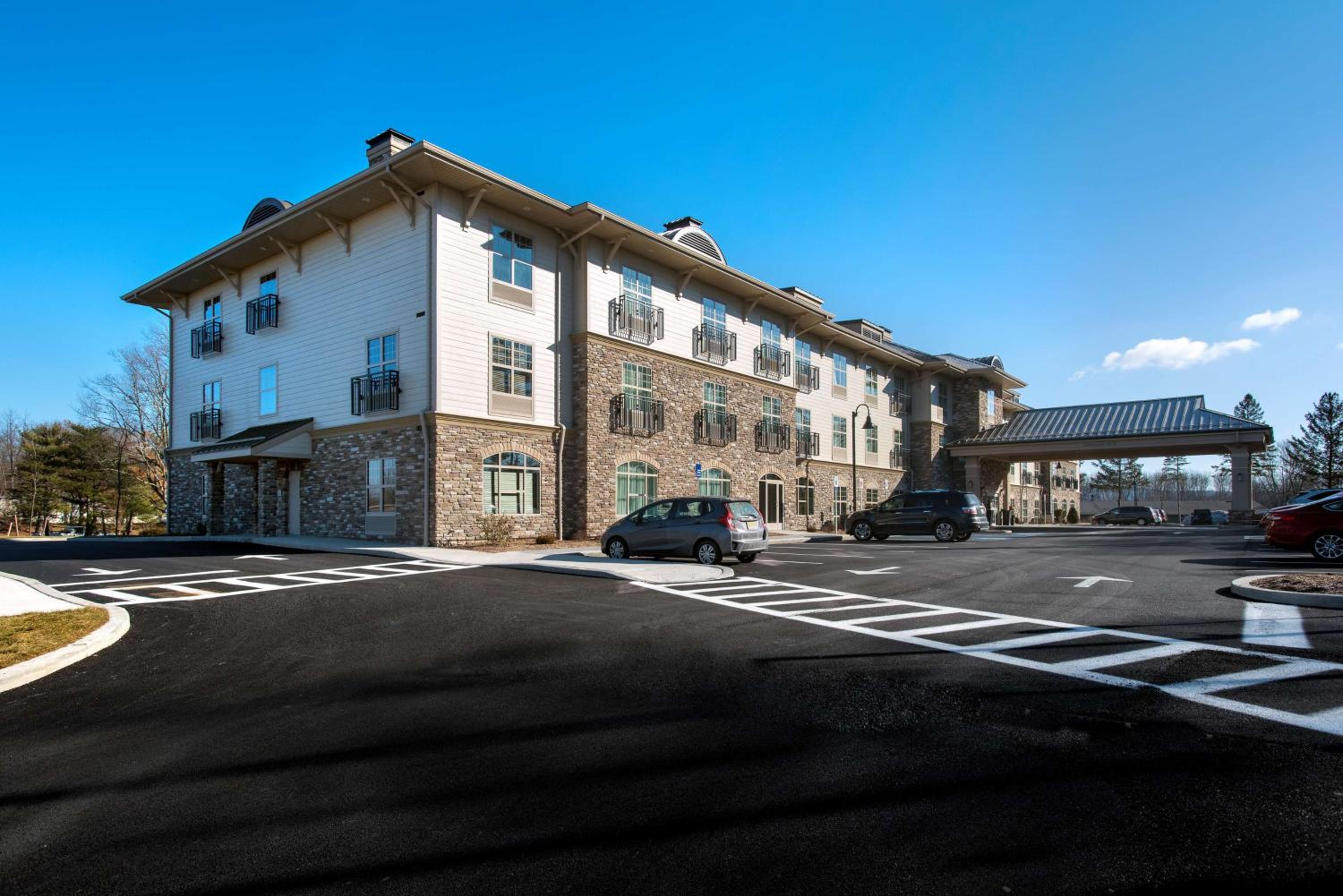 Hotel Hampton Inn by Hilton New Paltz, NY - Image 1