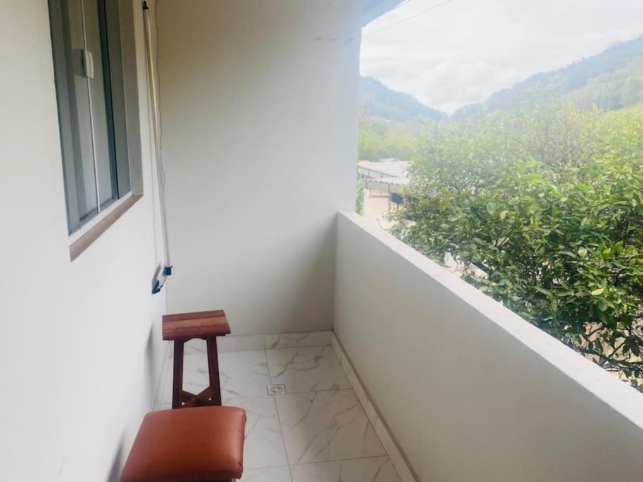 Casa CENTRO com Estacionamento-500m da rua do lazer, ideal p casais ou até 4 pessoas