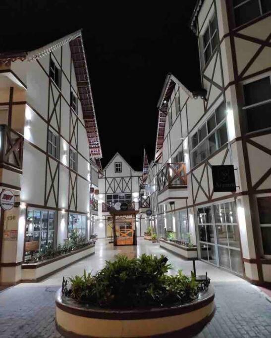 Casa CENTRO com Estacionamento-500m da rua do lazer, ideal p casais ou até 4 pessoas