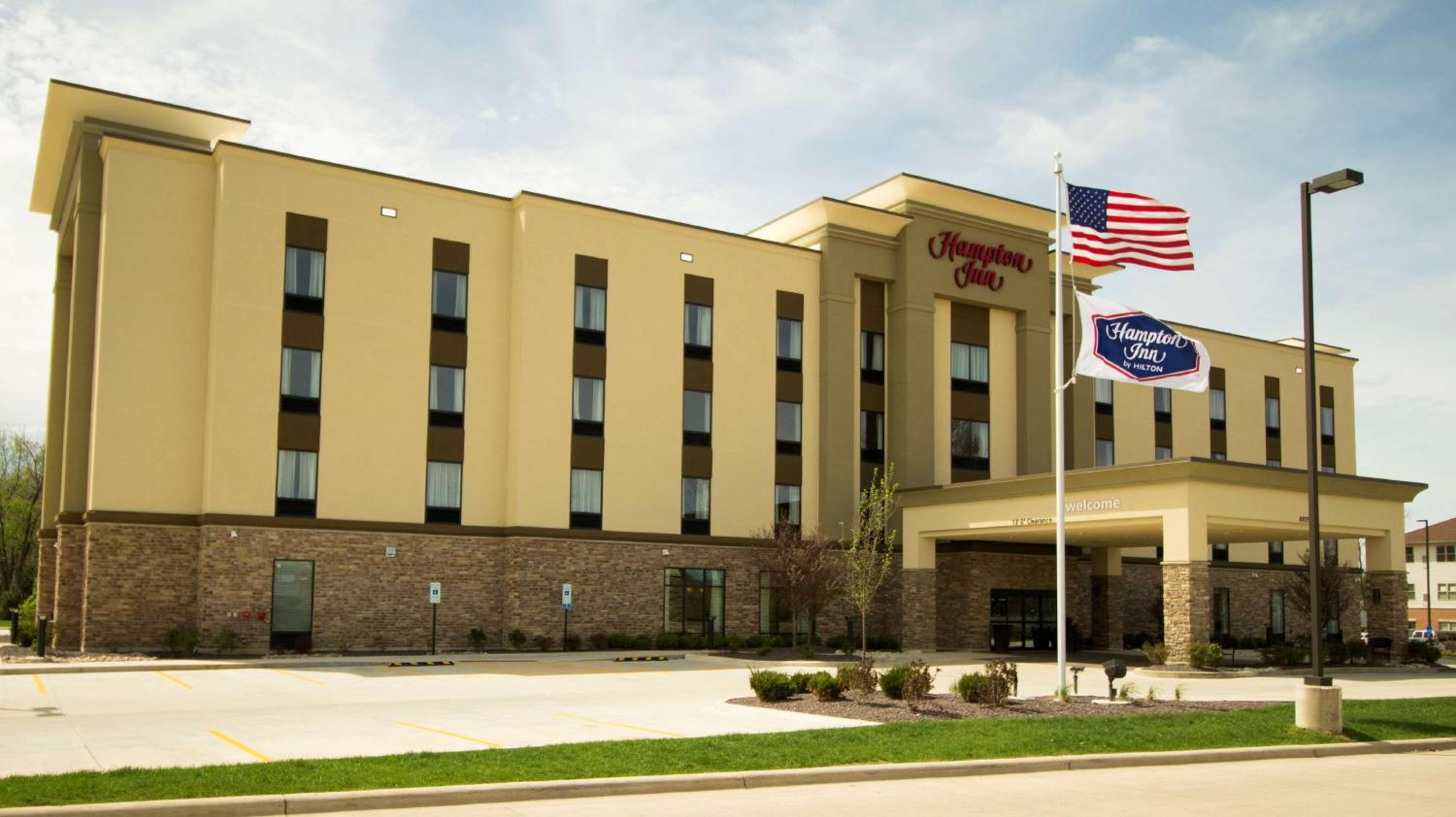 Forsyth Vacations - Hampton Inn Decatur, Mt. Zion, IL - Property Image 1