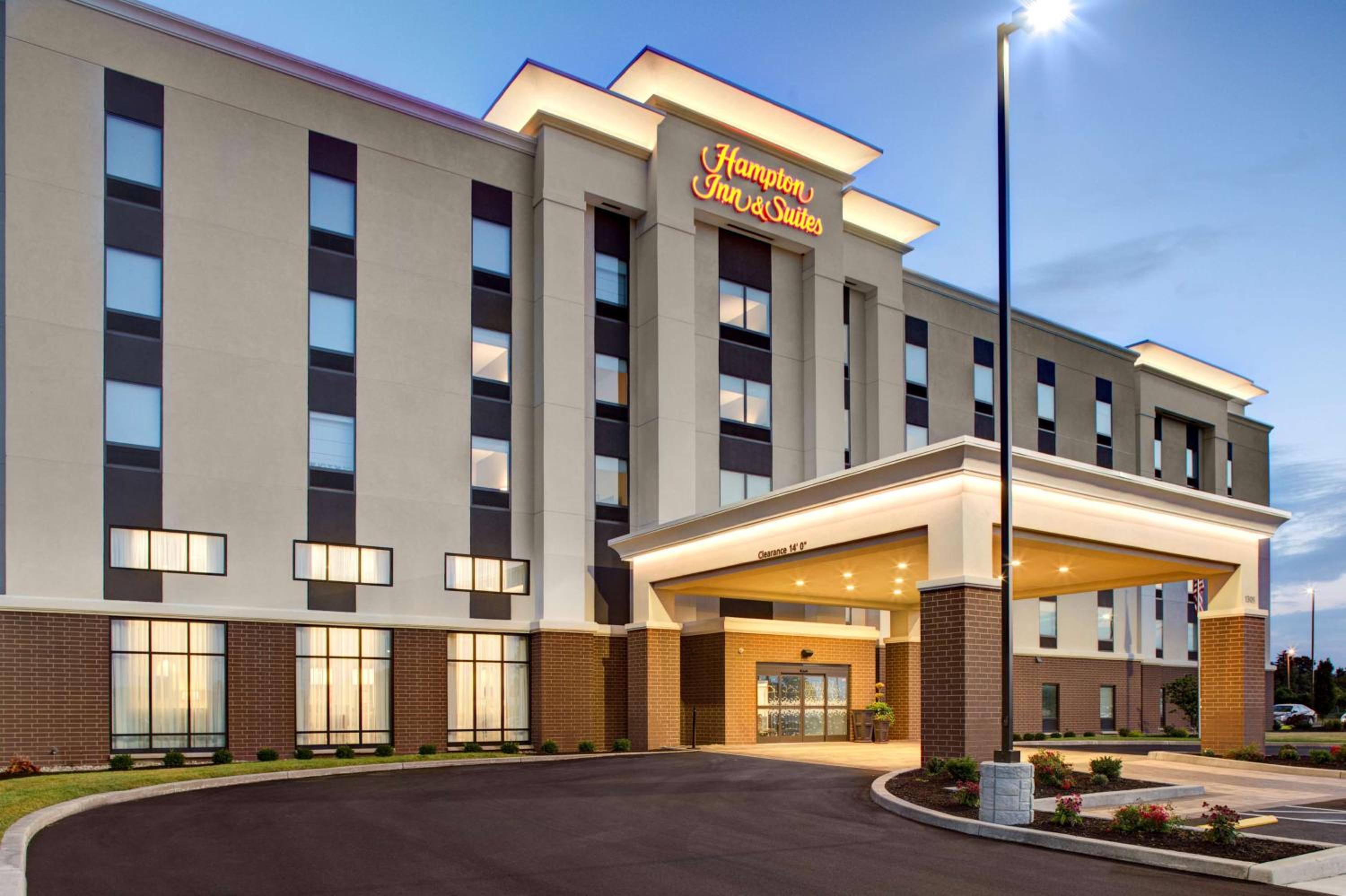 Hotel Hampton Inn & Suites Syracuse North Airport Area - Image 1