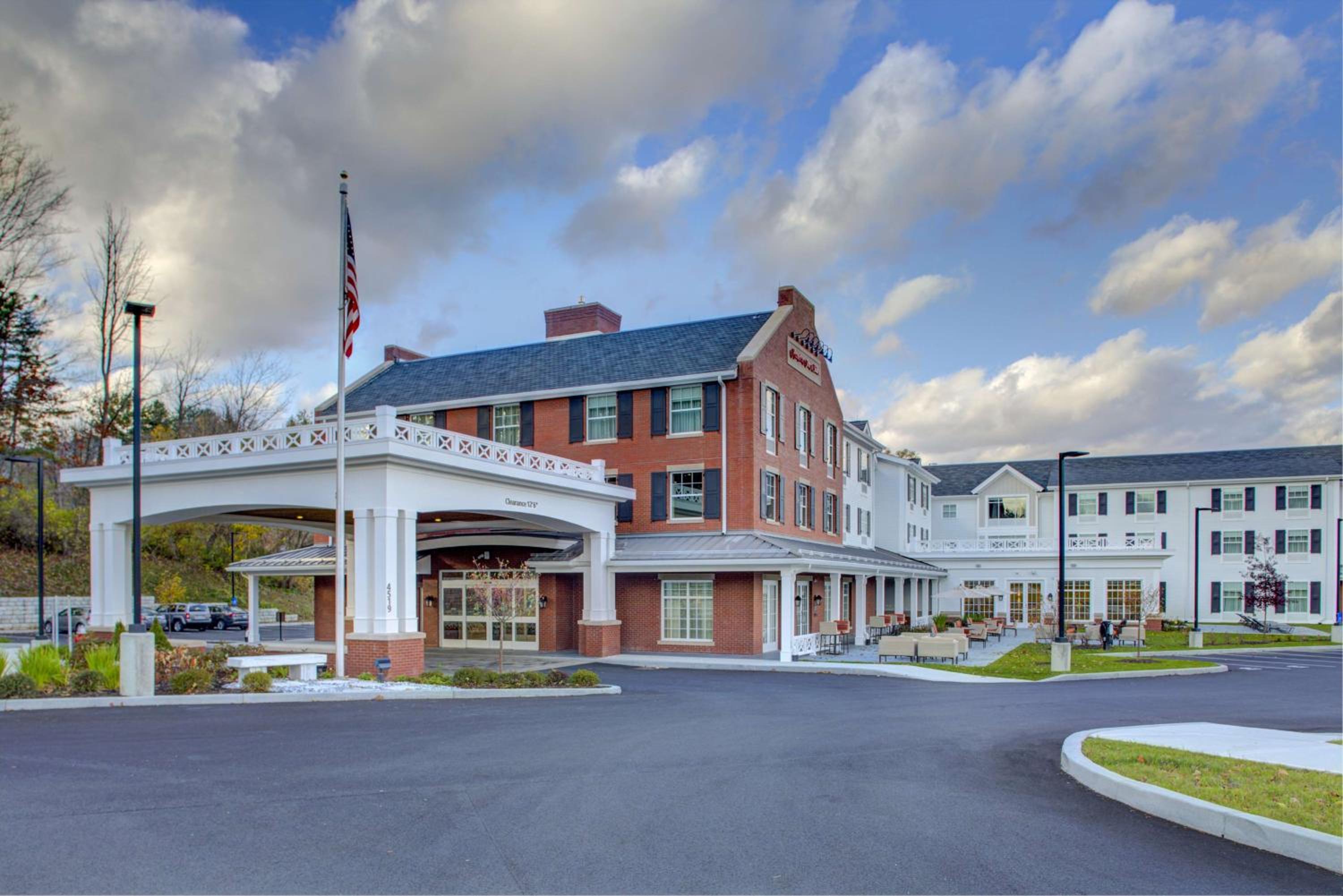 Hotel Hampton Inn & Suites Manchester, Vt - Image 1