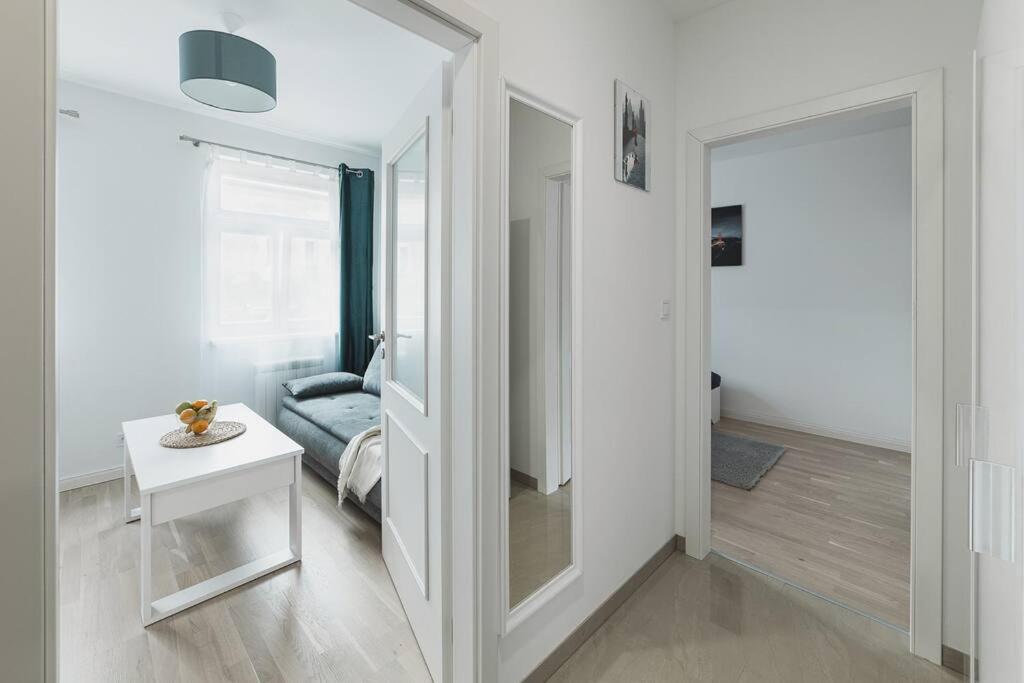 Golden Gate Apartment