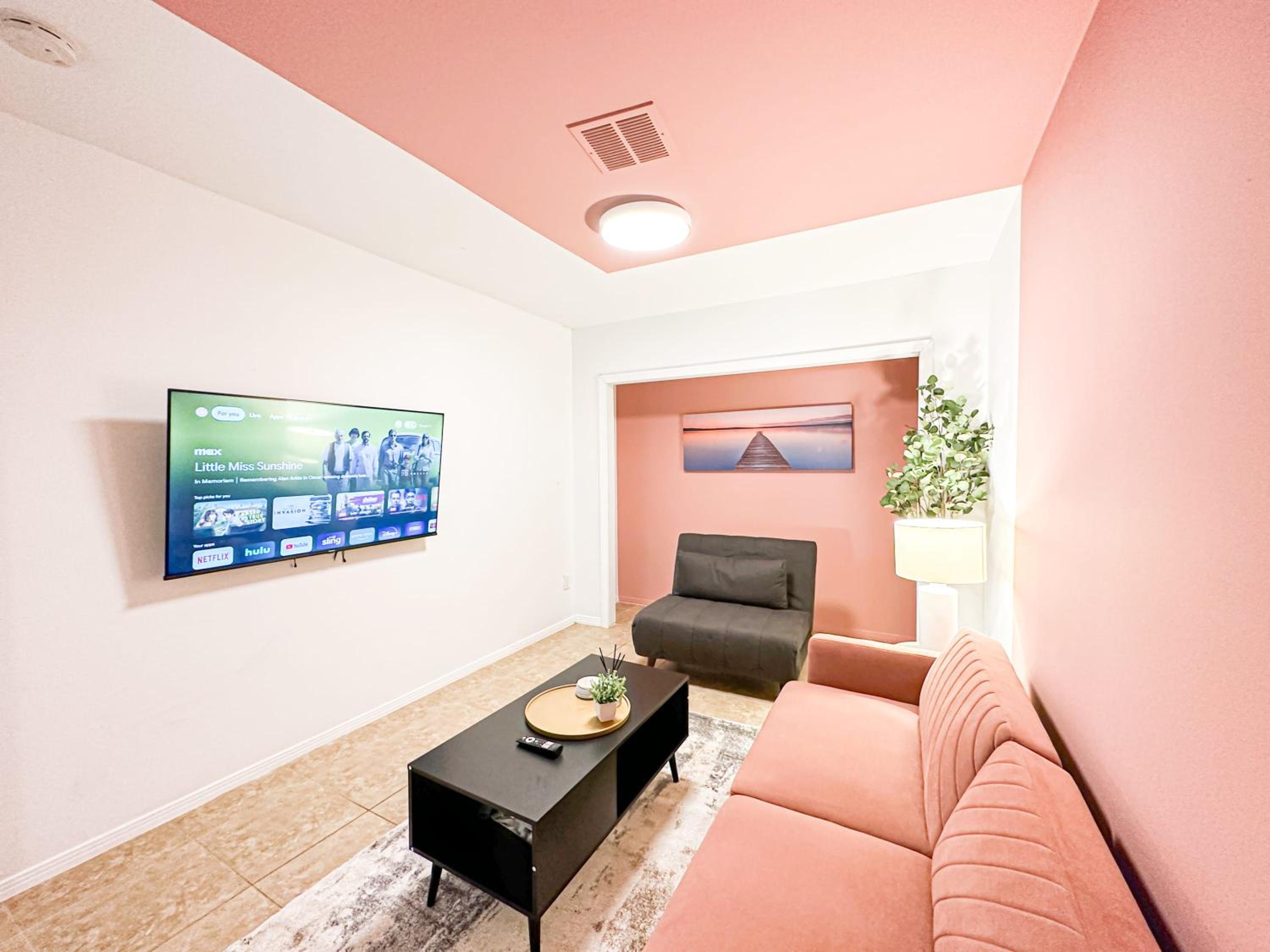 Burbank Vacations - Charming 1 BR Poolside Retreat - Lou2-Bur - Property Image 9