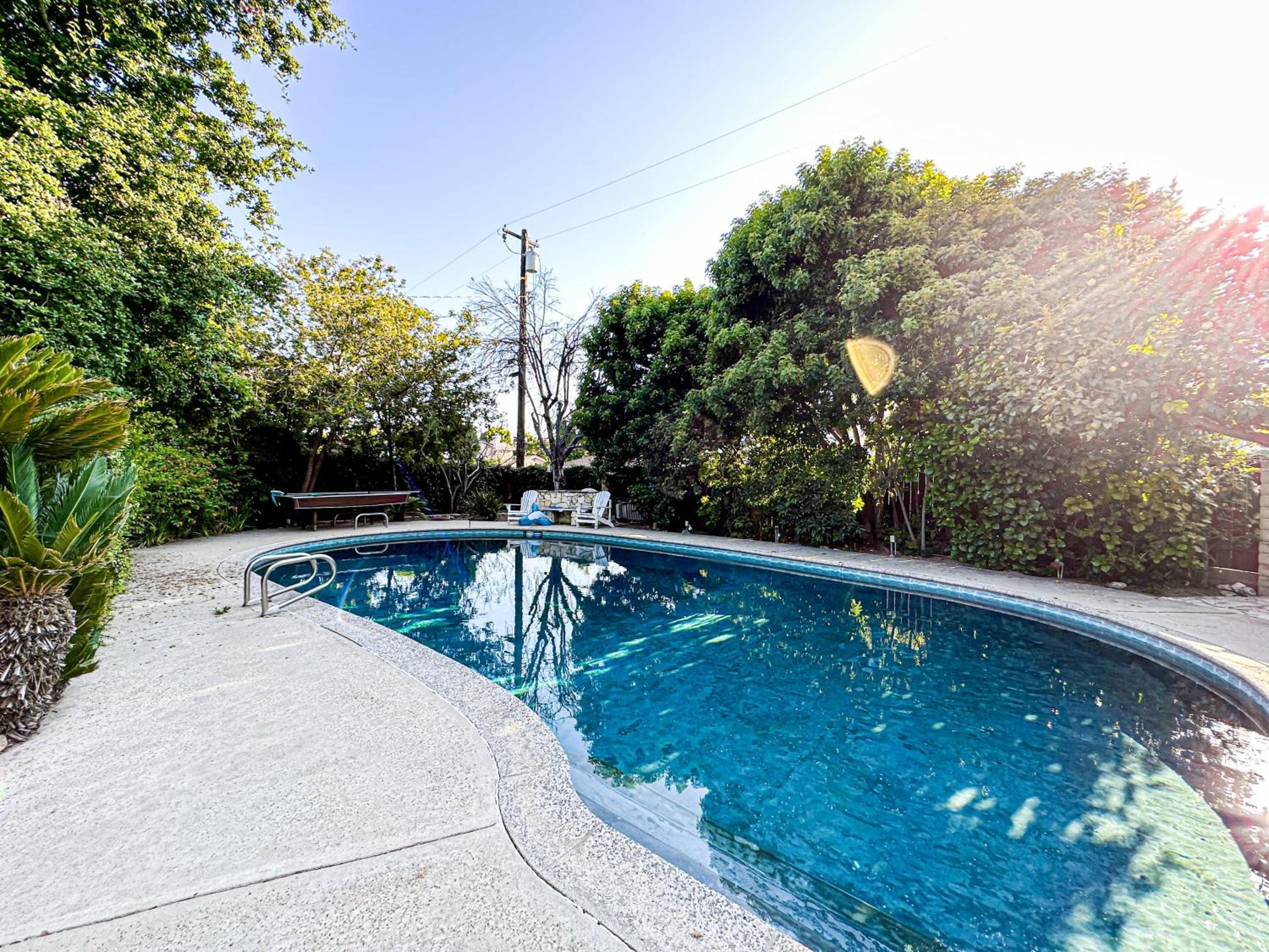 Burbank Vacations - Charming 1 BR Poolside Retreat - Lou2-Bur - Property Image 1