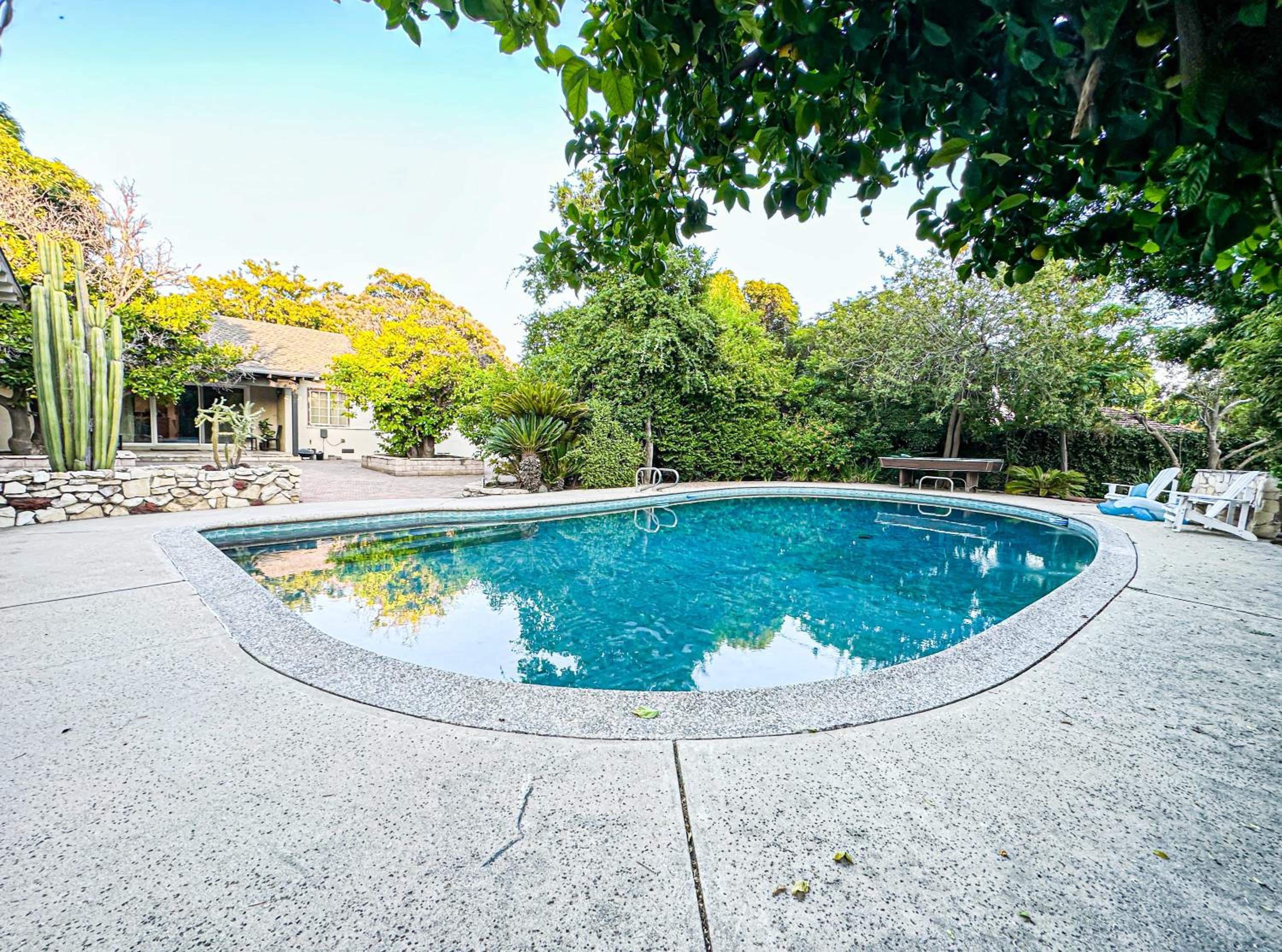 Burbank Vacations - Charming 1 BR Poolside Retreat - Lou2-Bur - Property Image 2