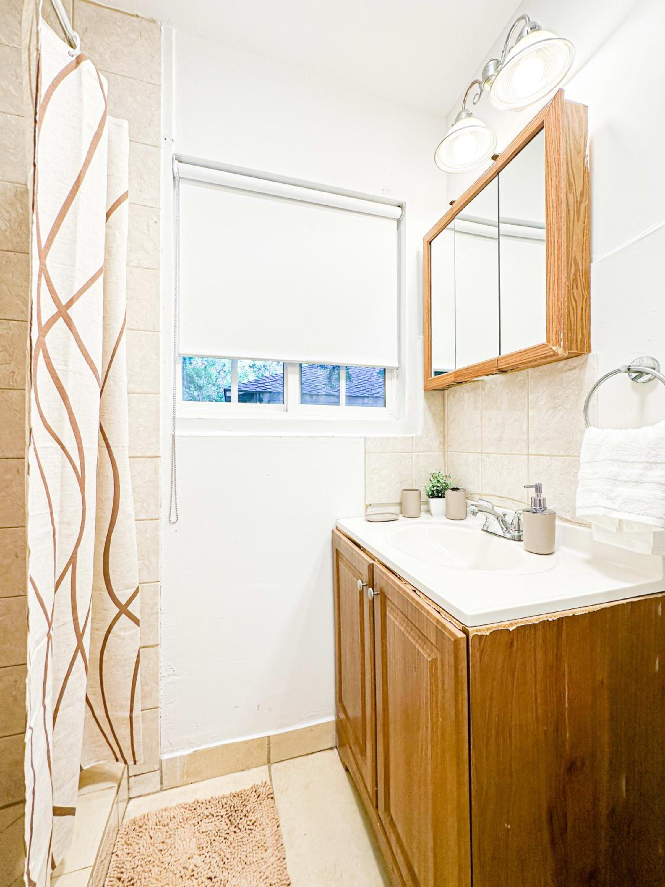 Burbank Vacations - Charming 1 BR Poolside Retreat - Lou2-Bur - Property Image 6