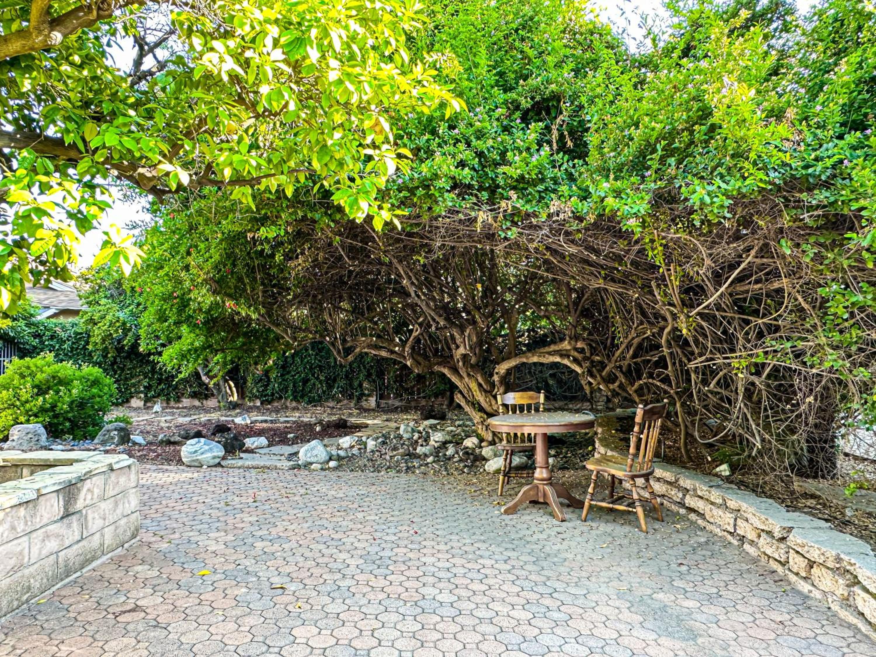 Burbank Vacations - Charming 1 BR Poolside Retreat - Lou2-Bur - Property Image 10