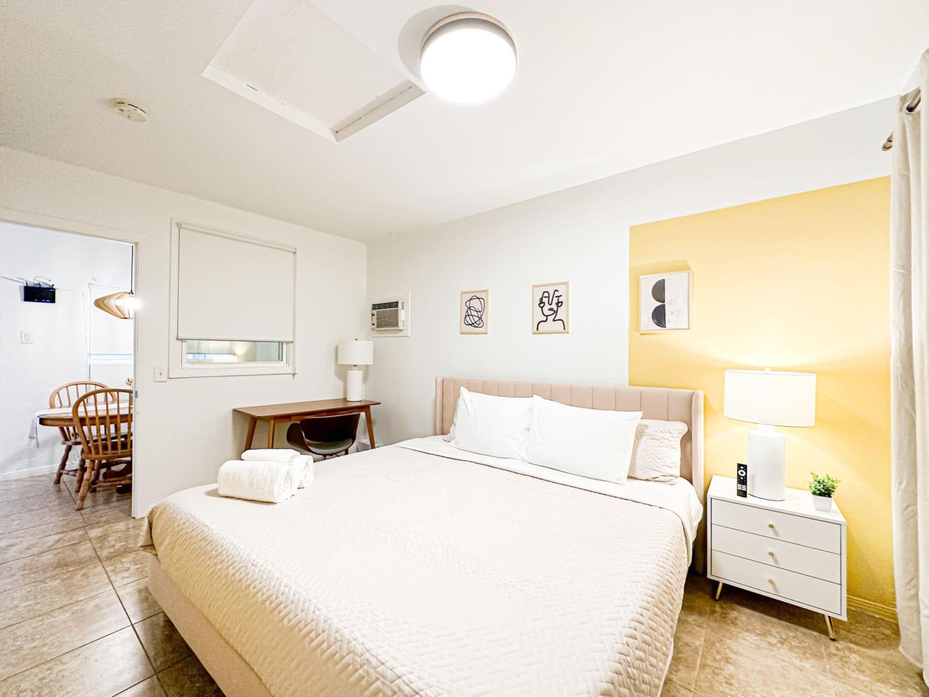 Burbank Vacations - Charming 1 BR Poolside Retreat - Lou2-Bur - Property Image 11