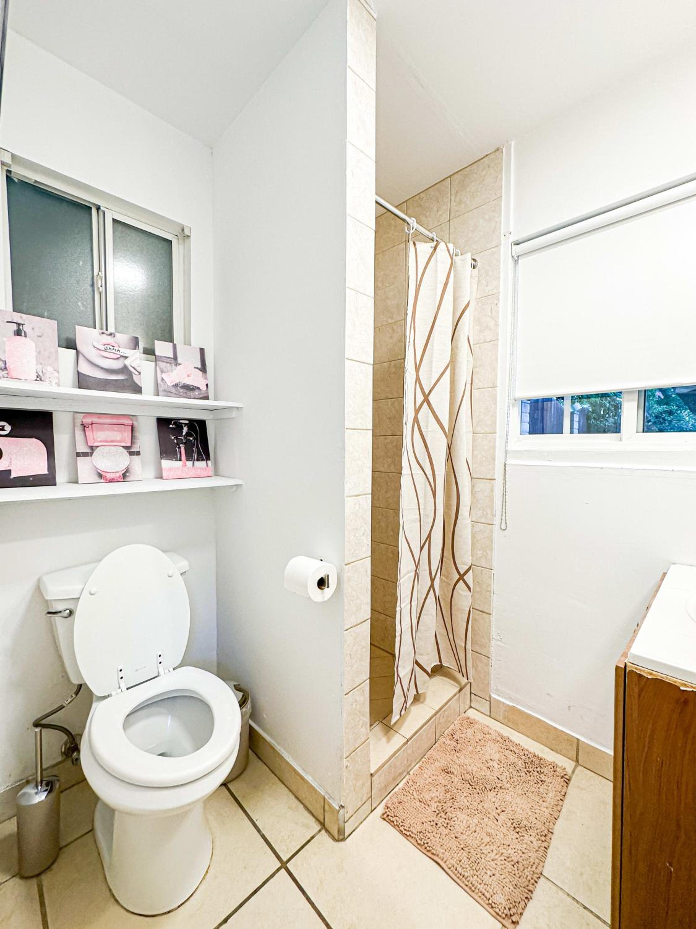 Burbank Vacations - Charming 1 BR Poolside Retreat - Lou2-Bur - Property Image 12