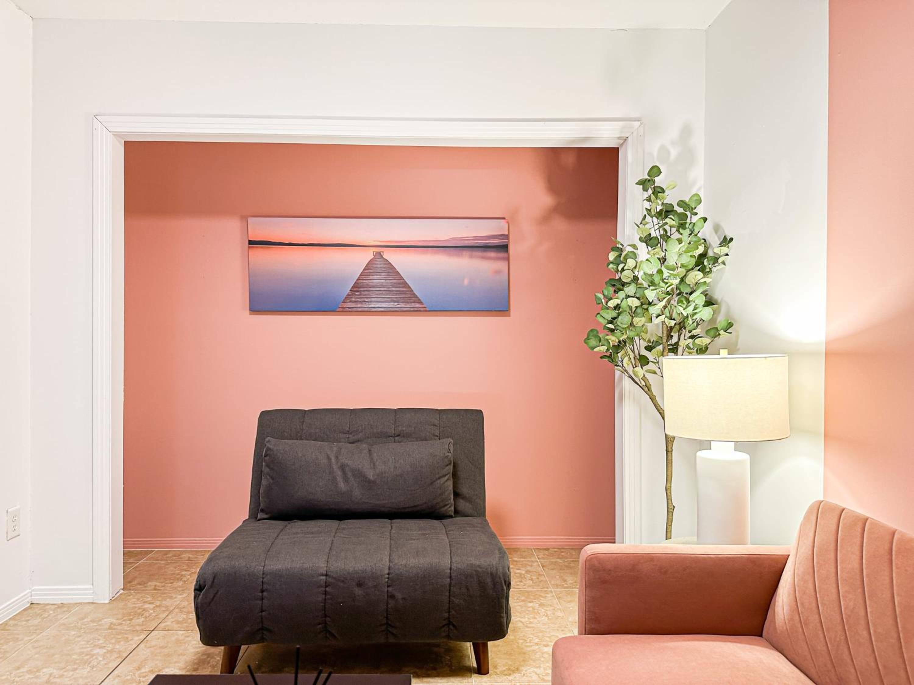 Burbank Vacations - Charming 1 BR Poolside Retreat - Lou2-Bur - Property Image 13