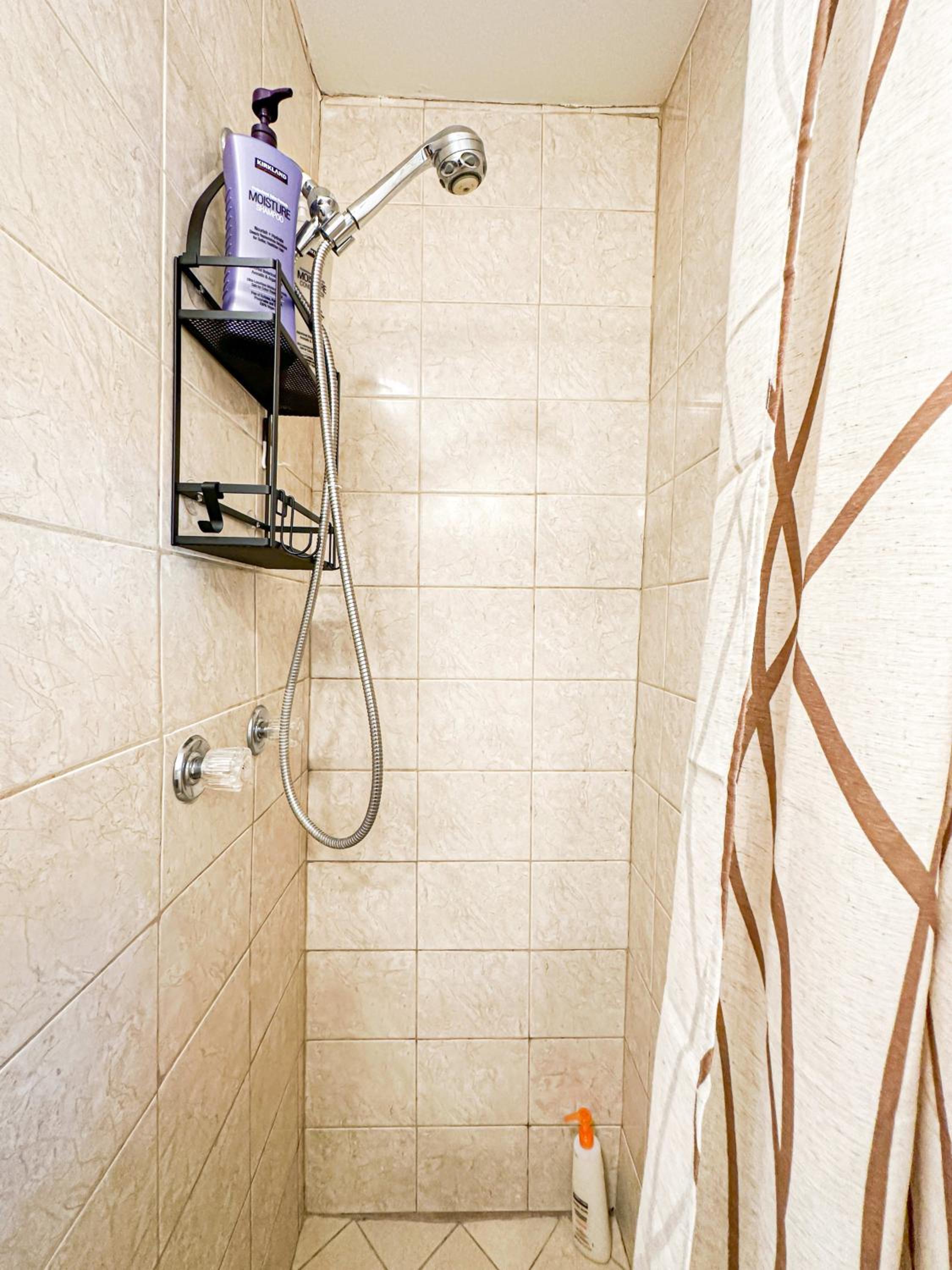 Burbank Vacations - Charming 1 BR Poolside Retreat - Lou2-Bur - Property Image 15