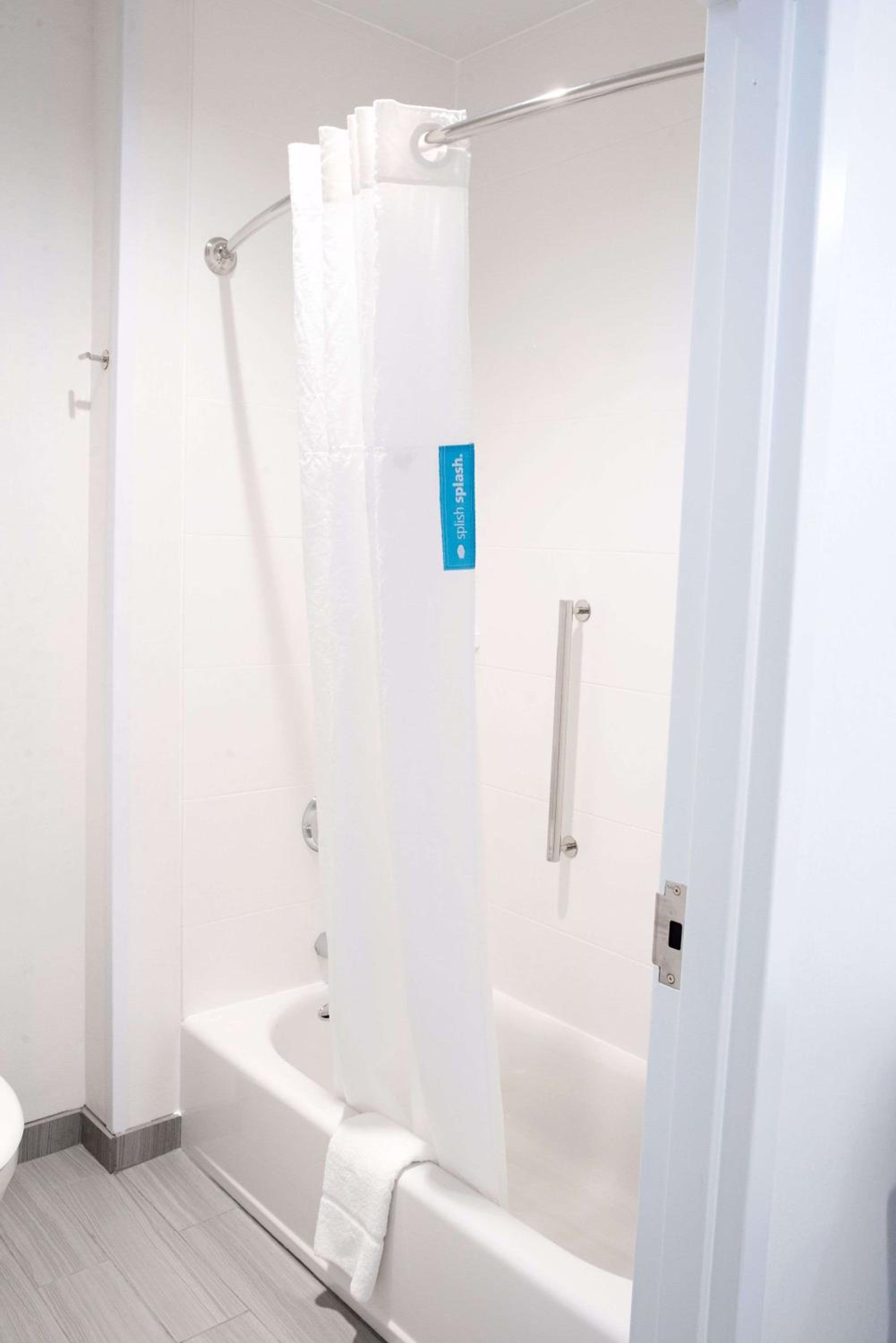 Des Moines Vacations - Hampton Inn  Suites Des Moines/Urbandale Ia - Property Image 2