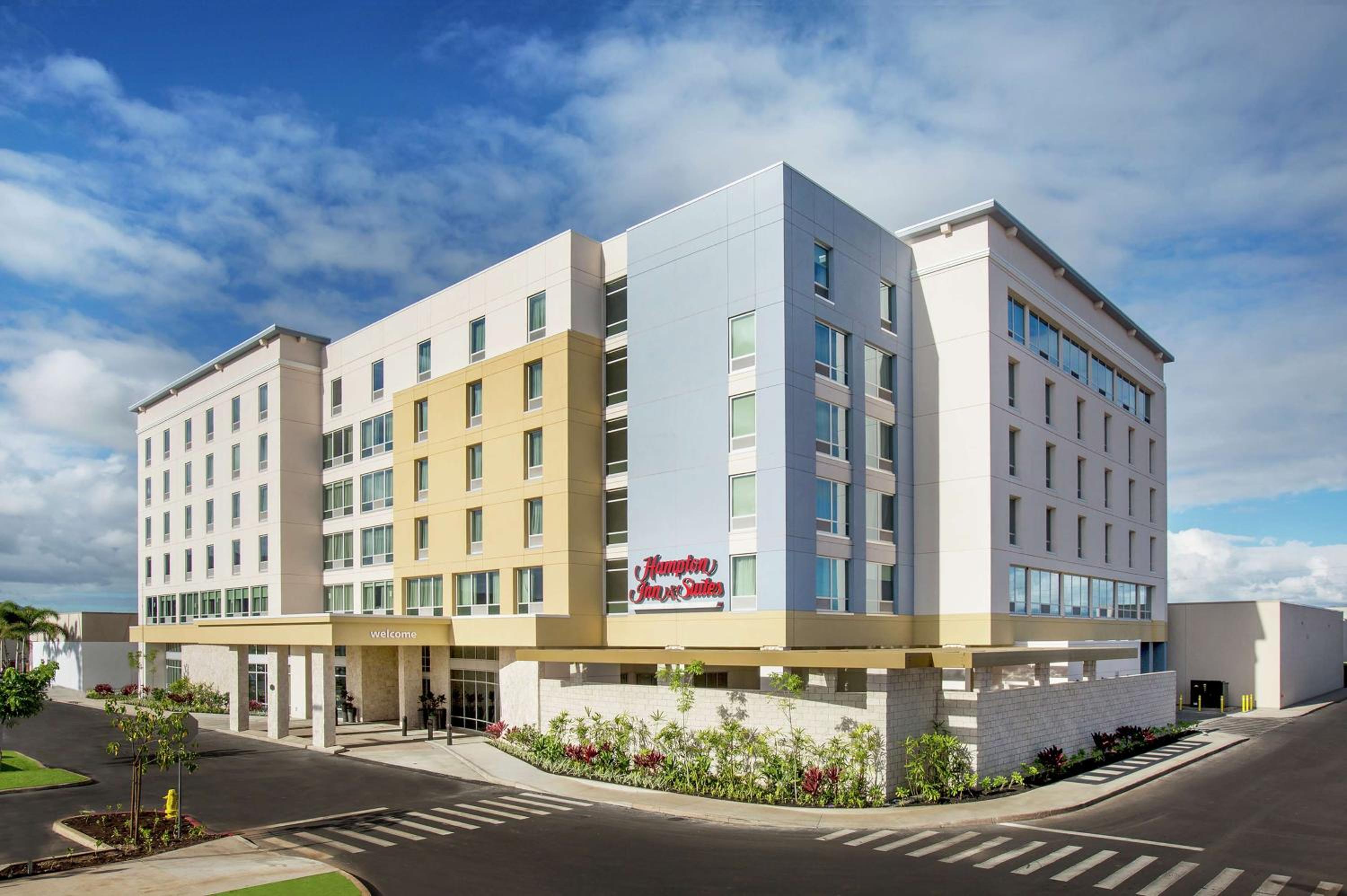 Hotel Hampton Inn & Suites Oahu Kapolei - FREE Parking - No Resort Fee - Image 1