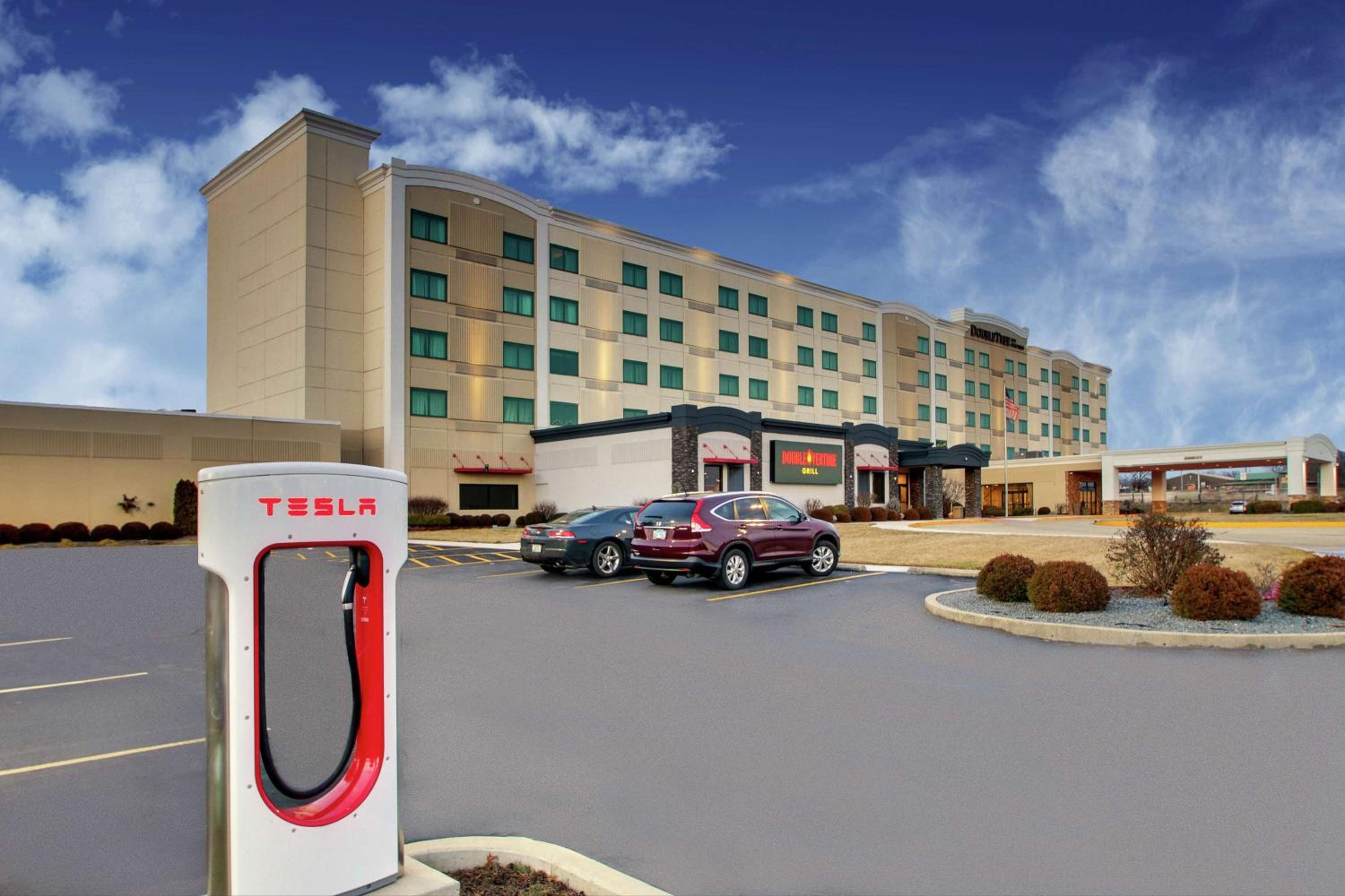 Mount Vernon Vacations - Doubletree By Hilton Mt. Vernon - Property Image 2