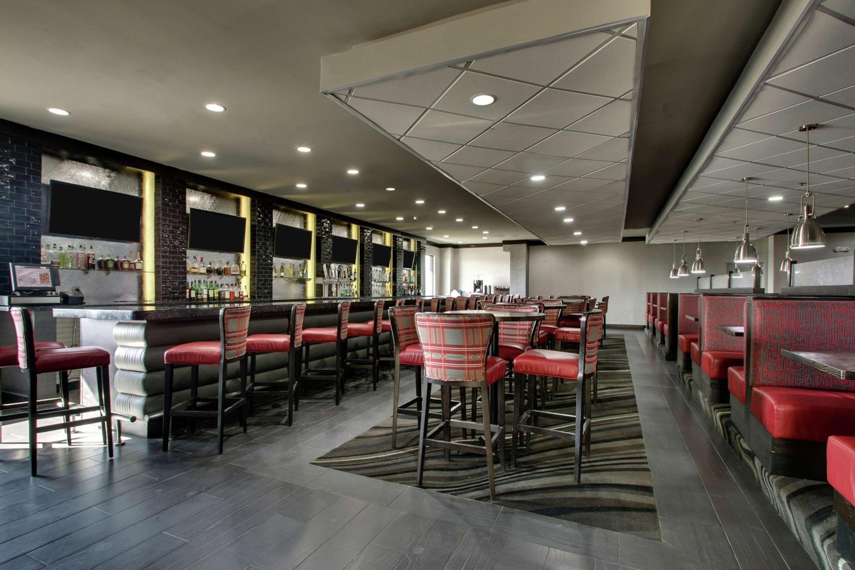 Mount Vernon Vacations - Doubletree By Hilton Mt. Vernon - Property Image 1