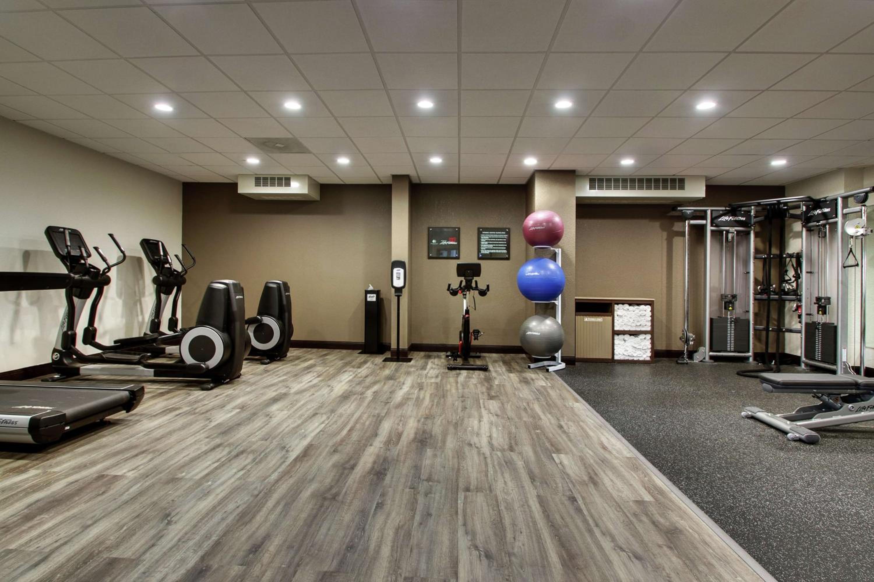 Mount Vernon Vacations - Doubletree By Hilton Mt. Vernon - Property Image 12