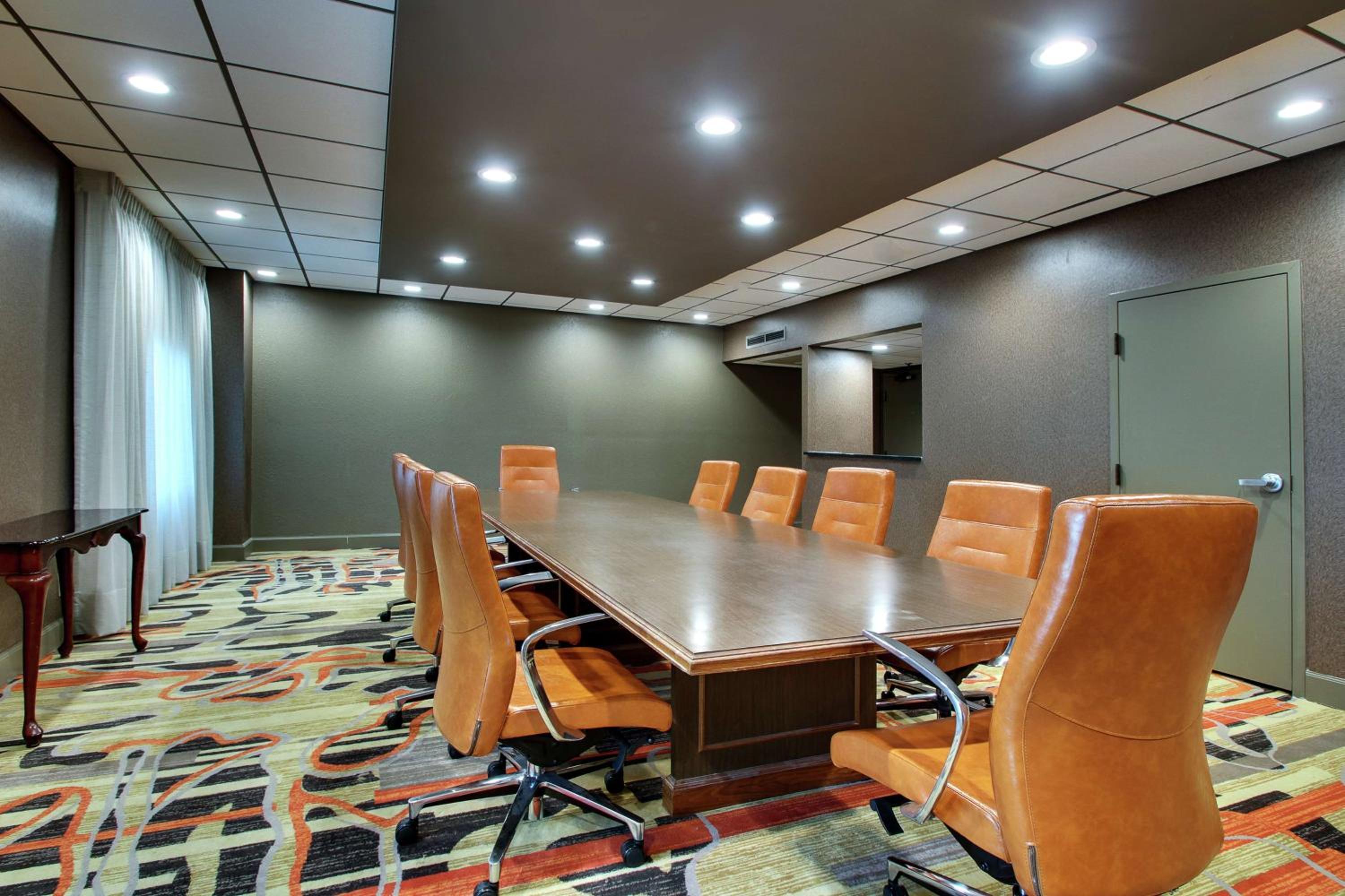 Mount Vernon Vacations - Doubletree By Hilton Mt. Vernon - Property Image 8