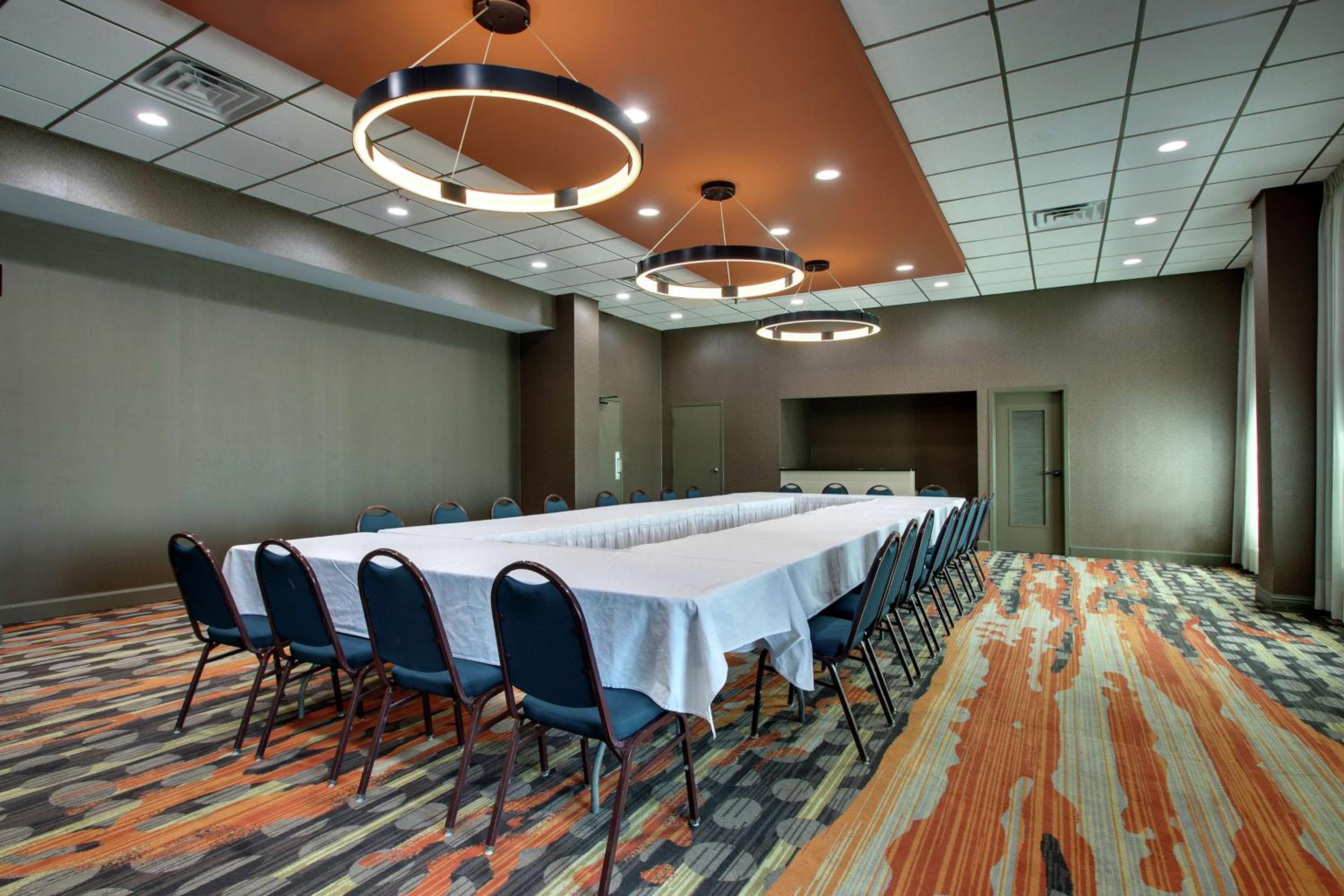 Mount Vernon Vacations - Doubletree By Hilton Mt. Vernon - Property Image 6