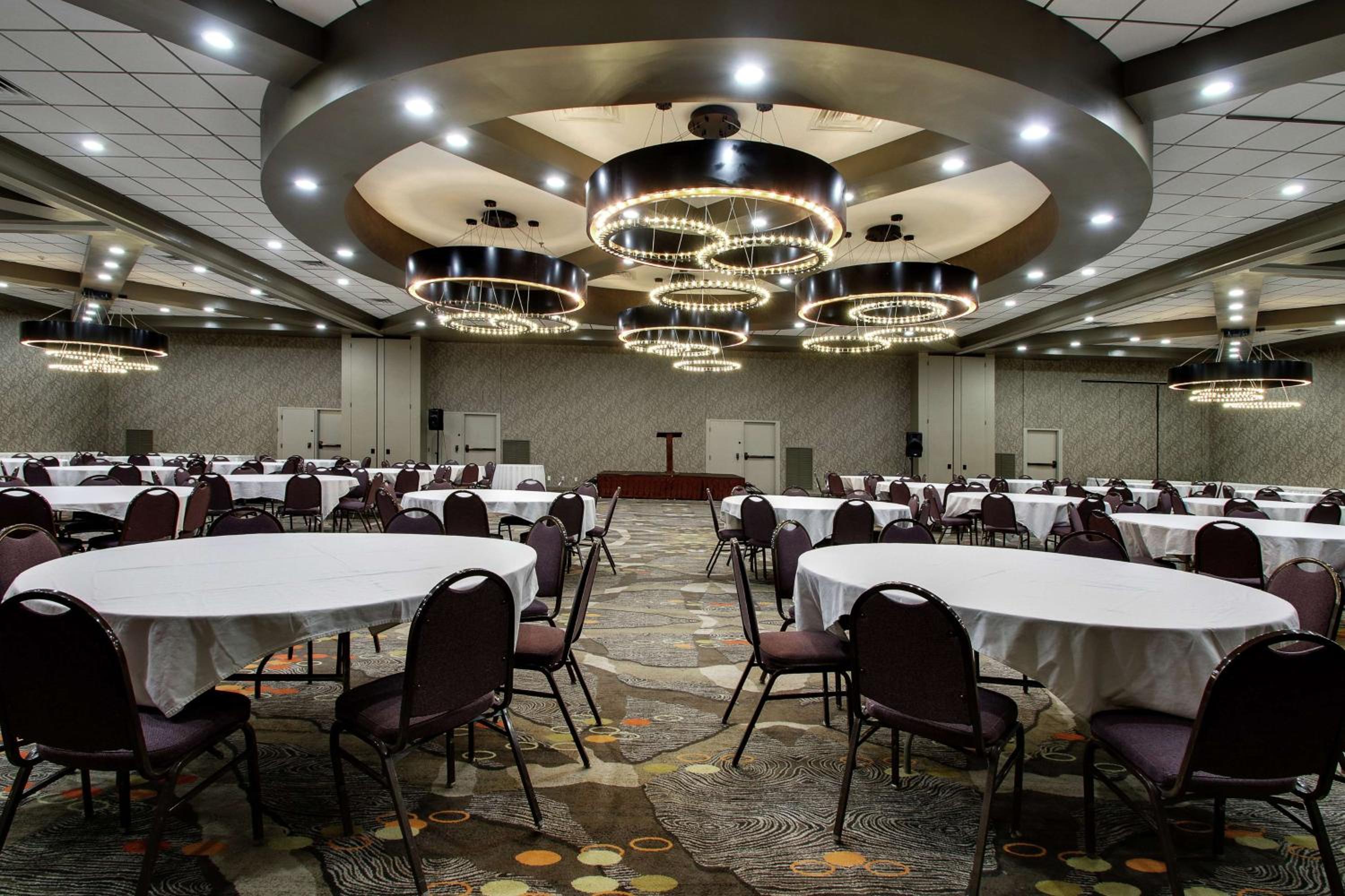 Mount Vernon Vacations - Doubletree By Hilton Mt. Vernon - Property Image 4