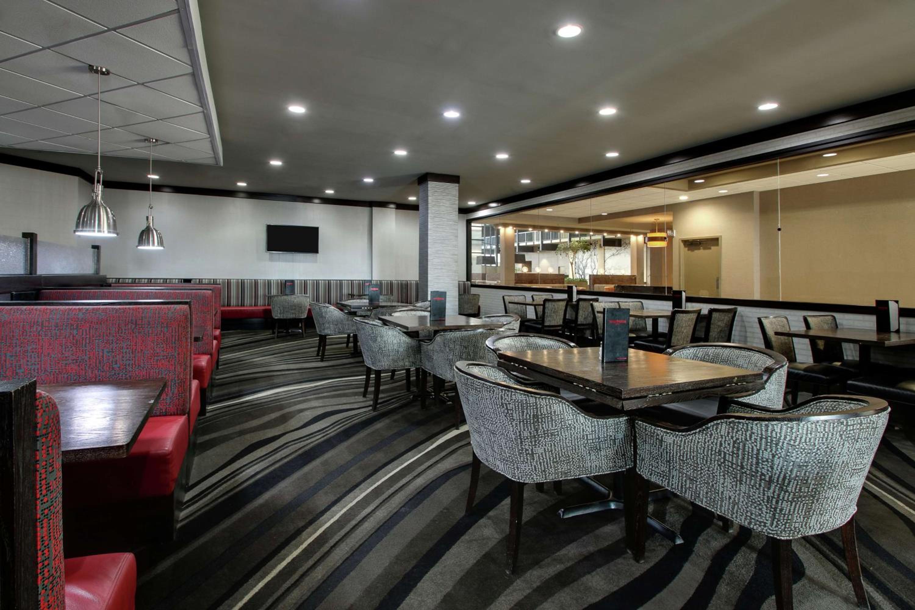 Mount Vernon Vacations - Doubletree By Hilton Mt. Vernon - Property Image 2