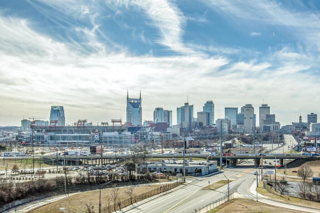 Amazing 2 Bd 4th floor condo with spectacular views view 4