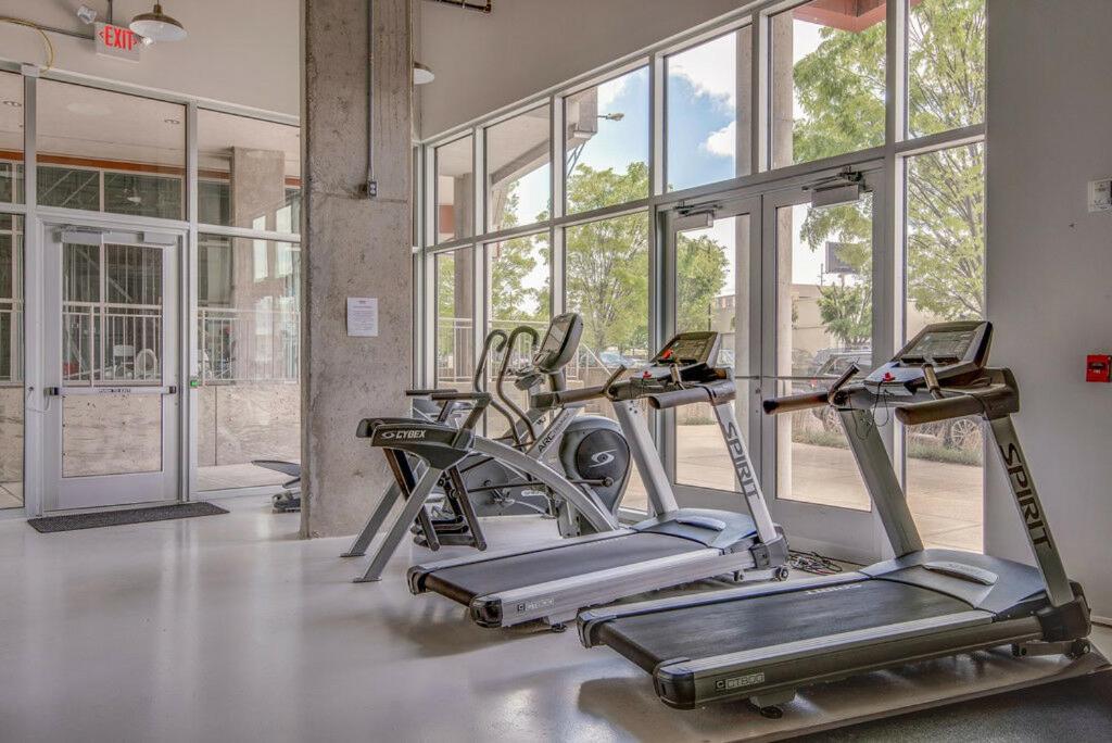 Smart, Stylish Music City Condo - Concierge, Restaurants, Gym, Rooftop Patio, Parking view 4