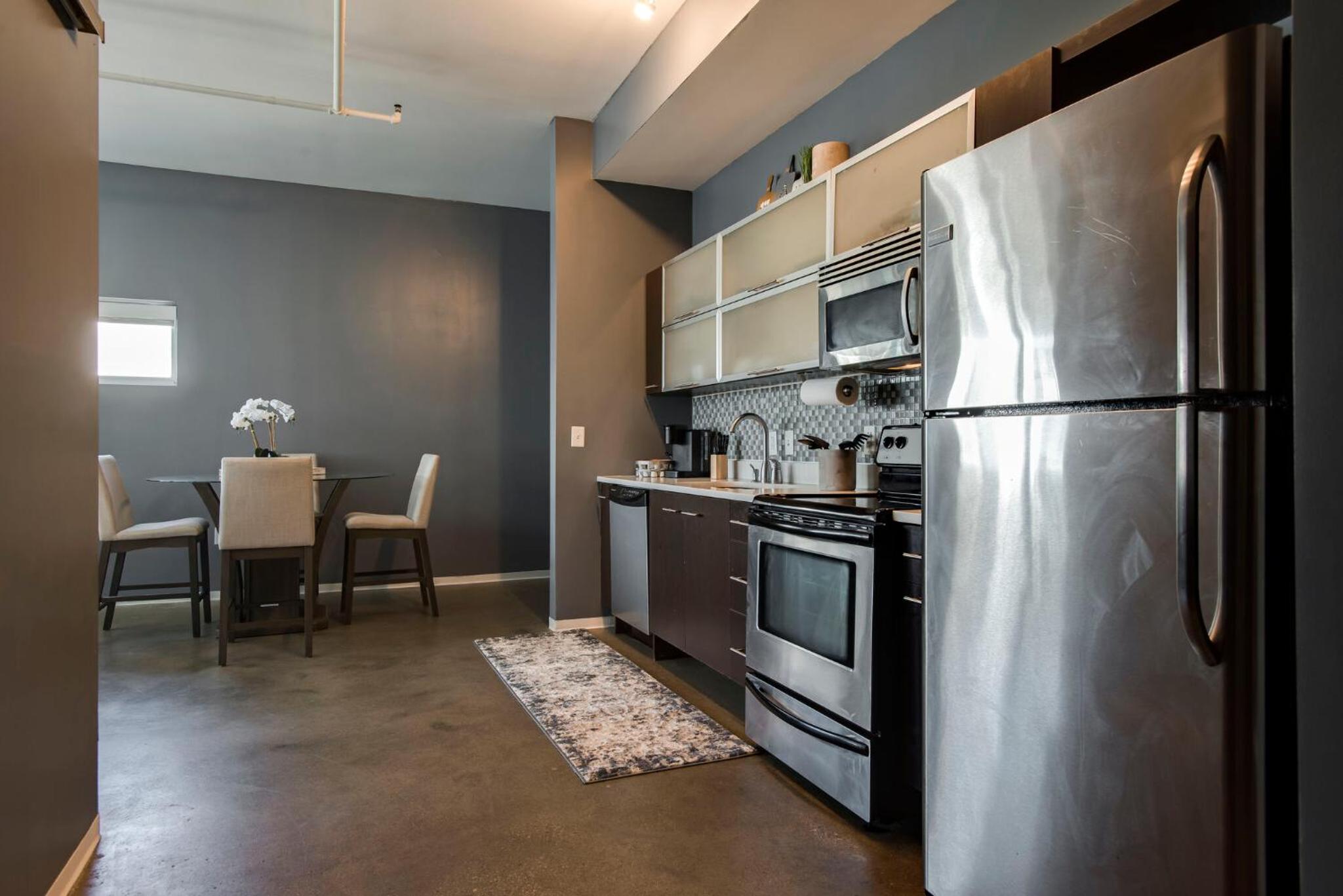 Sleek and Spacious Condo In East! view 3