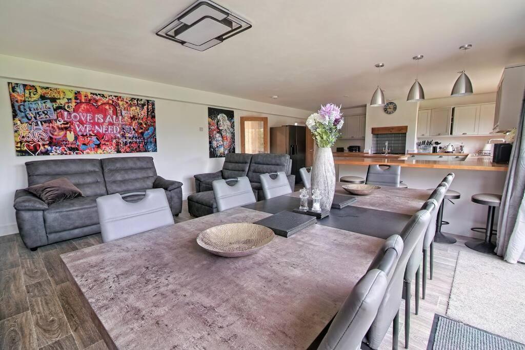 Luxury Air Conditioned 6 Bedroom Hythe Seaside