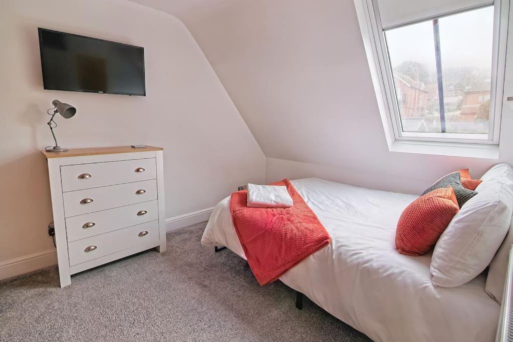 Luxury Air Conditioned 6 Bedroom Hythe Seaside