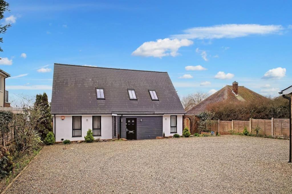 Luxury Air Conditioned 6 Bedroom Hythe Seaside