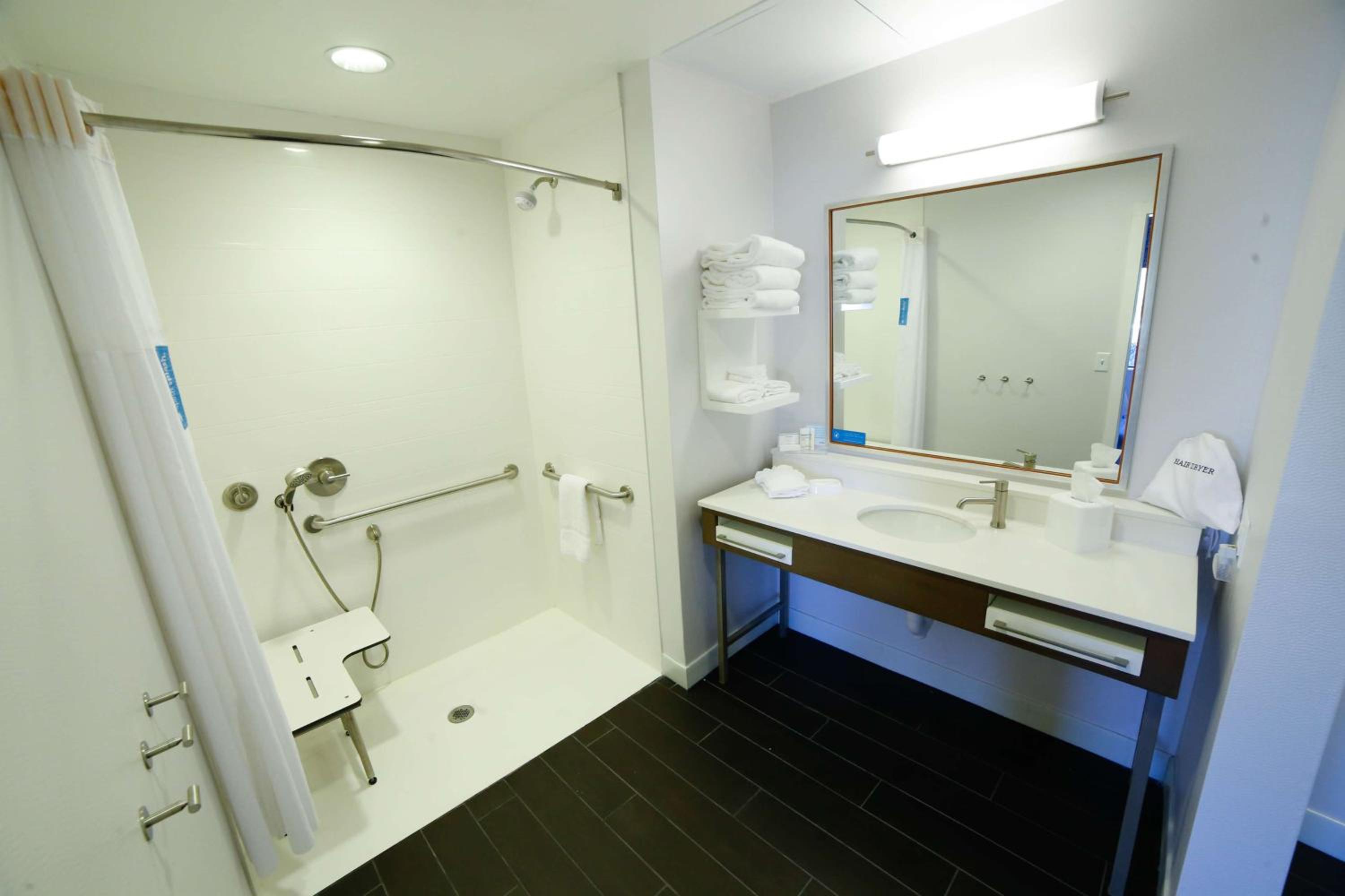 Hampton Inn  Suites Forest City - Property Image 5