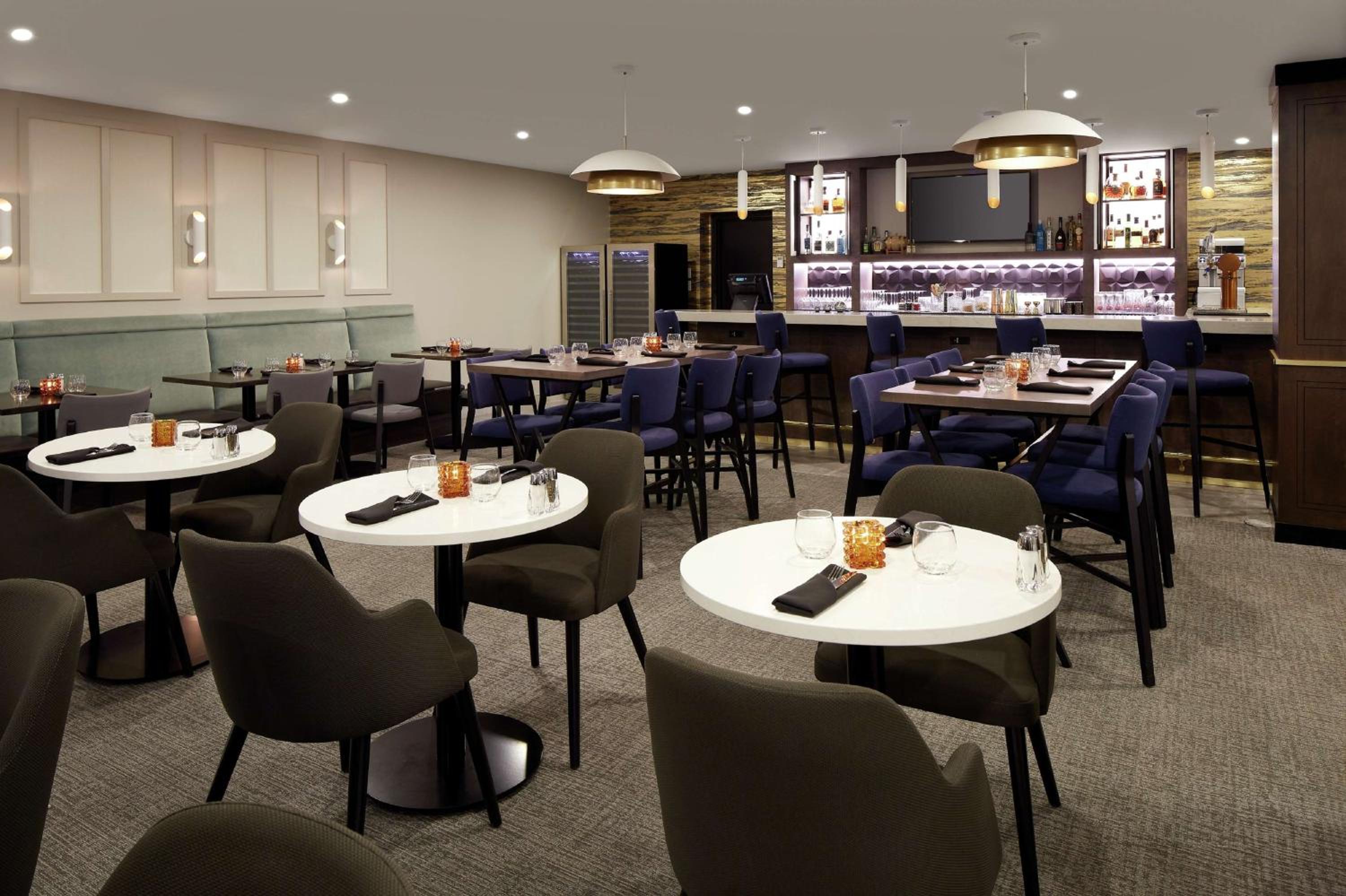 Montreal Vacations - Doubletree By Hilton Montreal Airport - Property Image 4
