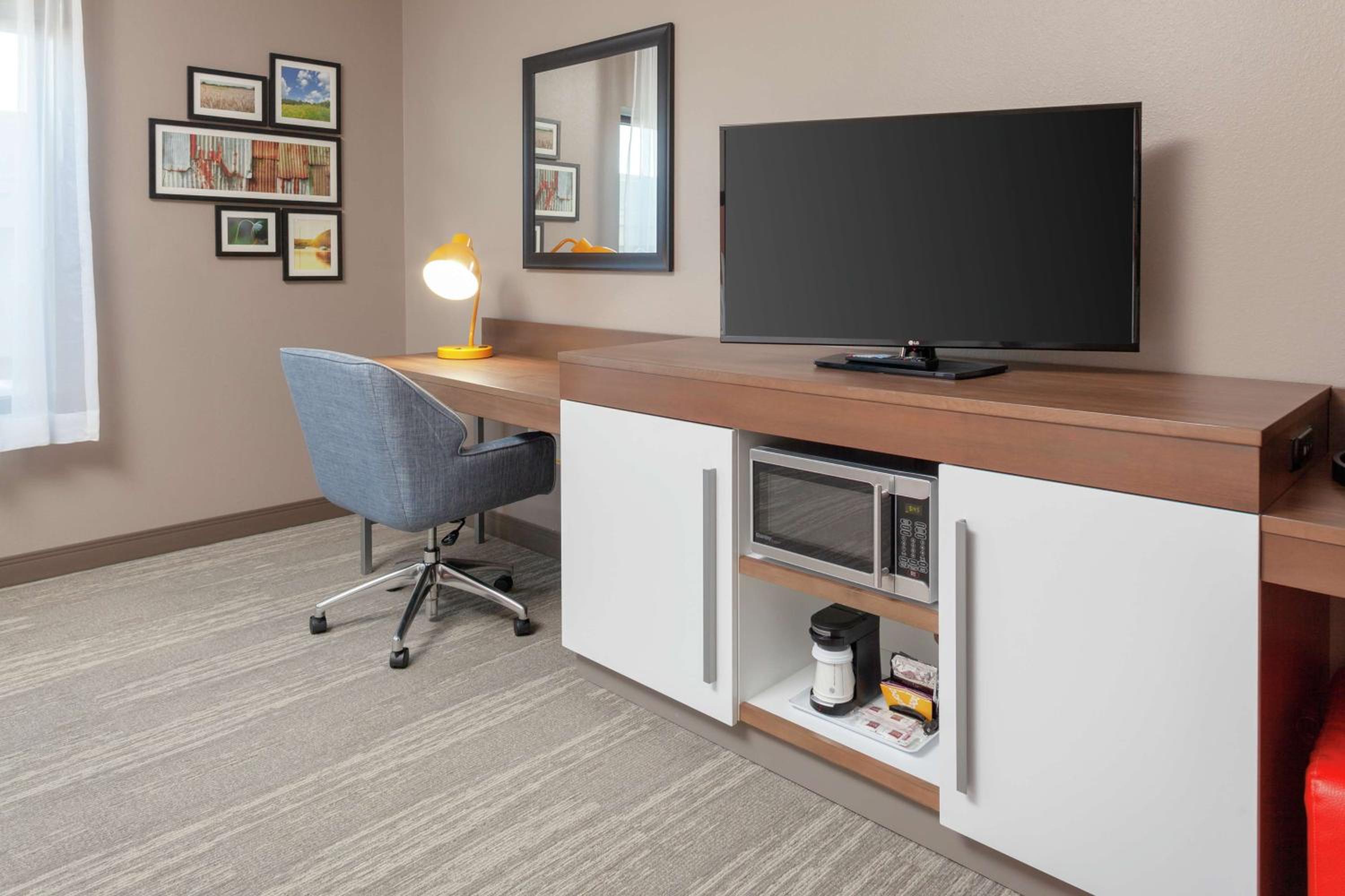 Hampton Inn Suites Overland Park South - Property Image 12