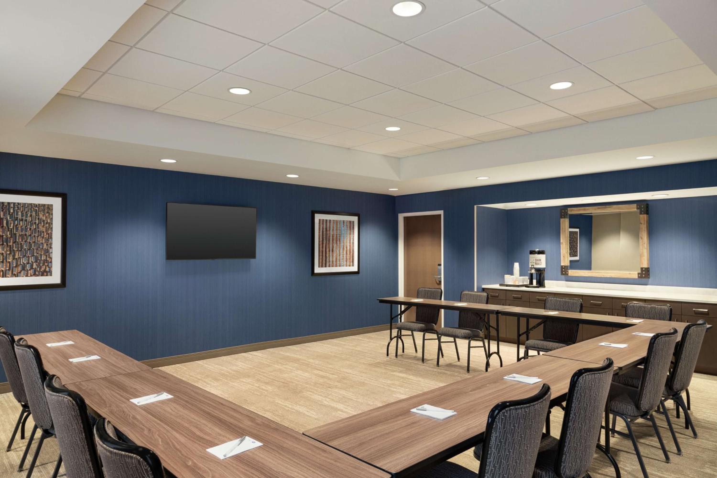 Hampton Inn Suites Overland Park South - Property Image 11