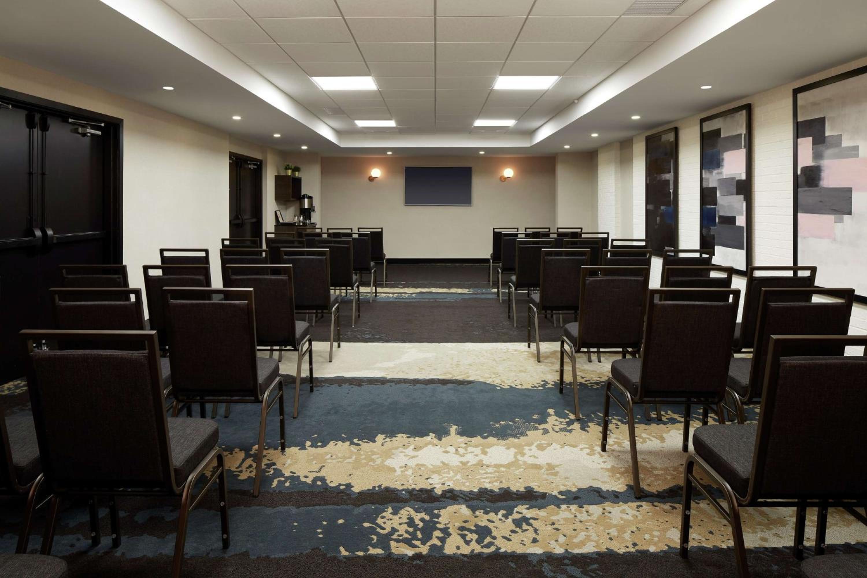 Doubletree By Hilton Montreal Airport - Property Image 8