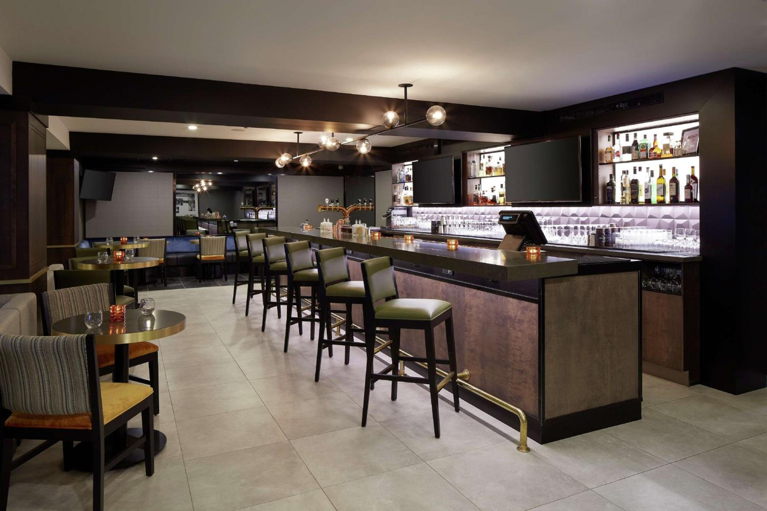 Doubletree By Hilton Montreal Airport - Property Image 6
