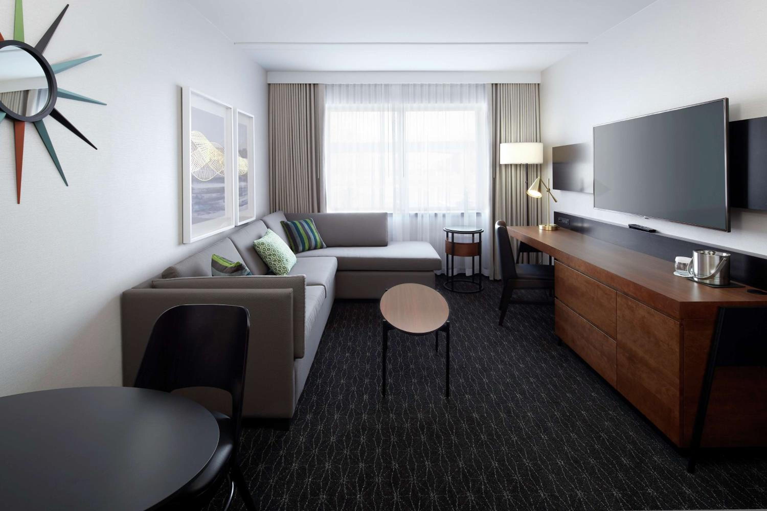Doubletree By Hilton Montreal Airport - Property Image 3