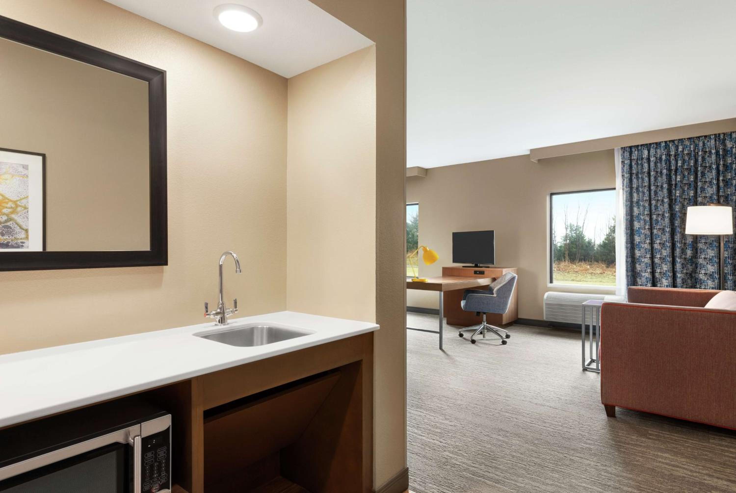 Hampton Inn Suites Overland Park South - Property Image 7