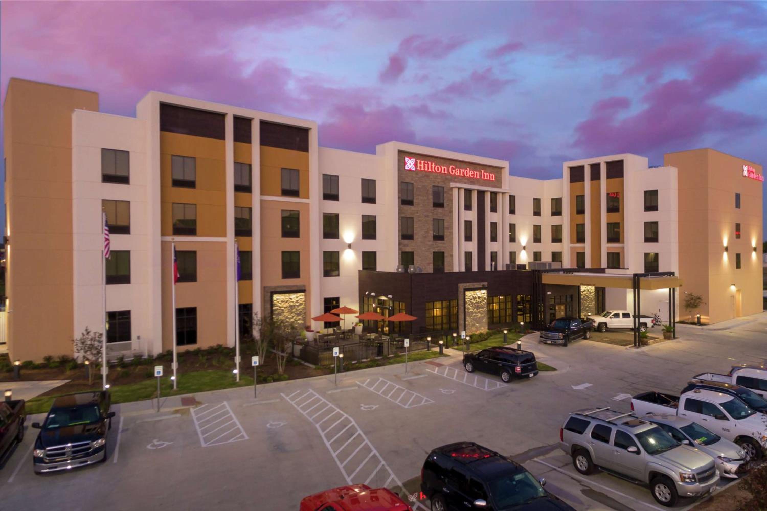 Hotel Hilton Garden Inn Waco - Image 1