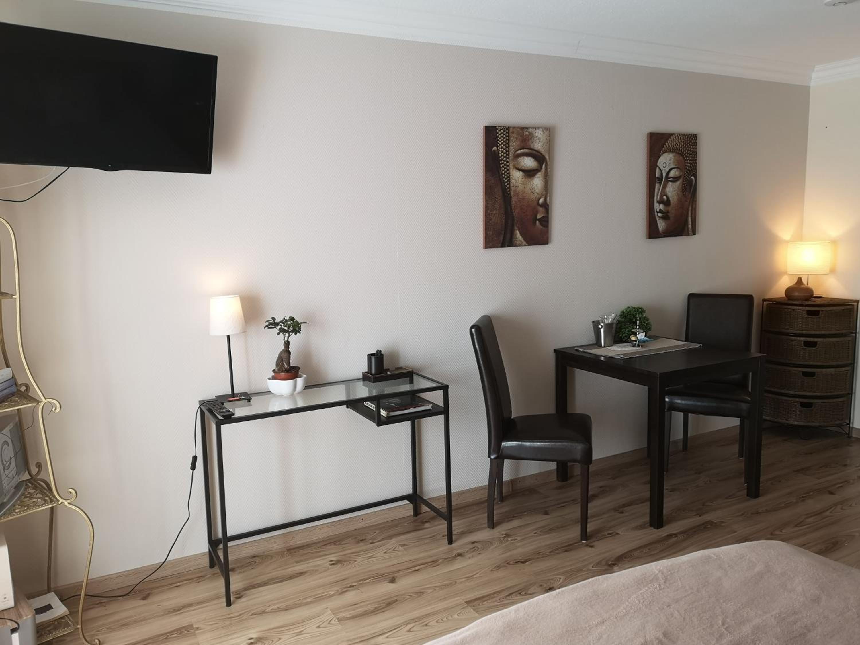 Wuppertal-Ronsdorf 1-3 Betten Personen Wohnung Ferienwohnungen Appartement Monteurwohnung bei Merih
