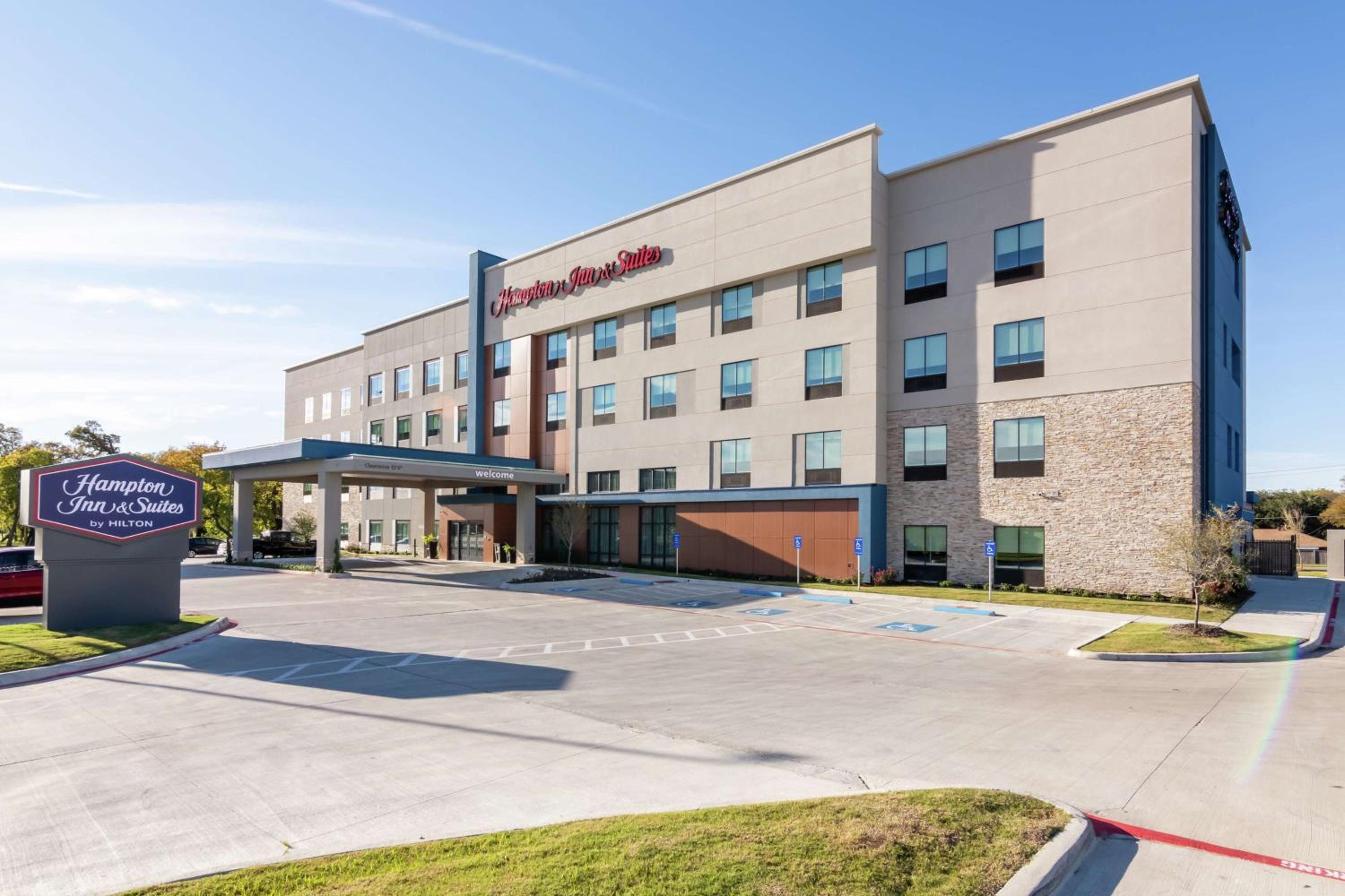 Hotel Hampton Inn & Suites Dallas East - Image 1