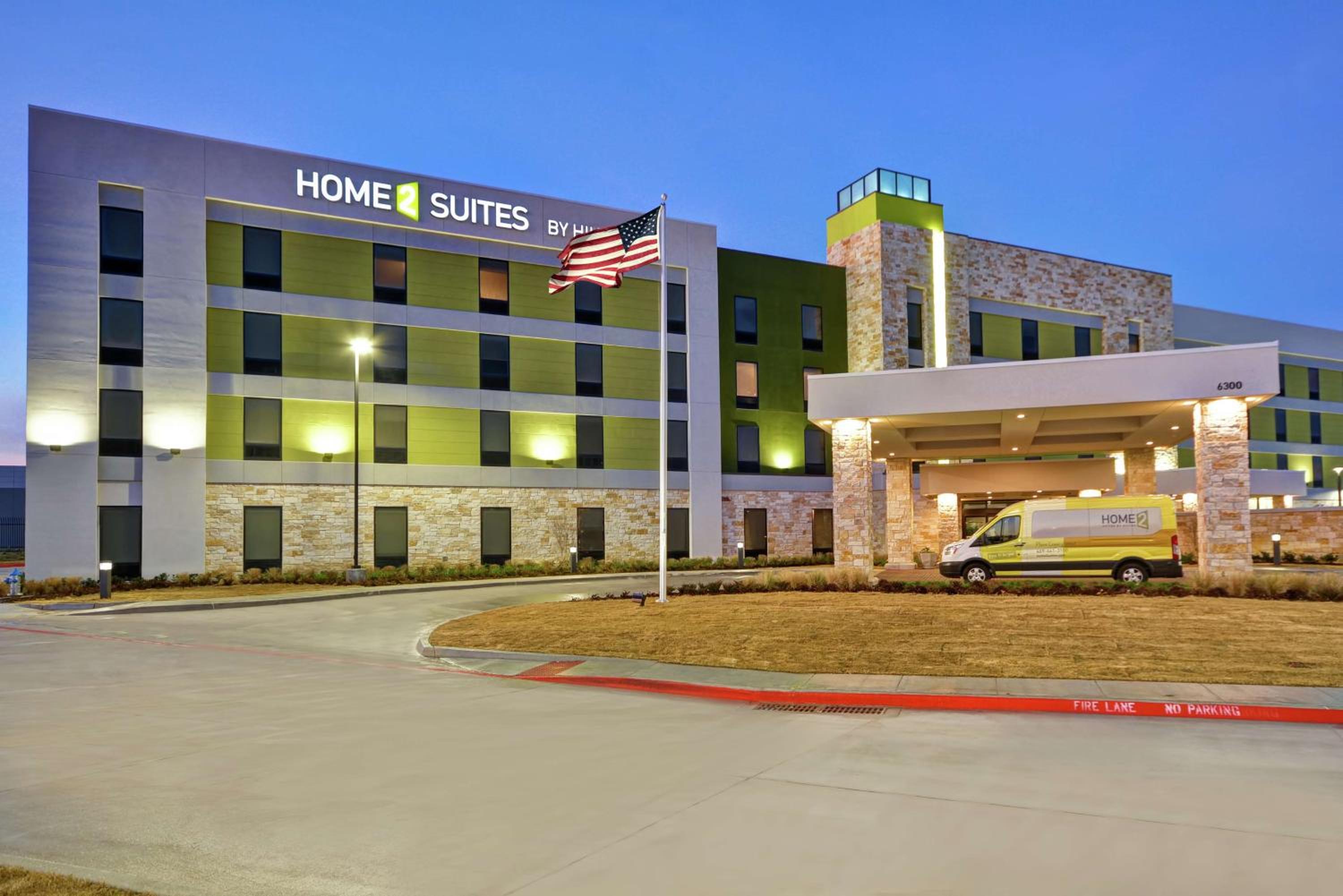 Hotel Home2 Suites Plano Legacy West - Image 1
