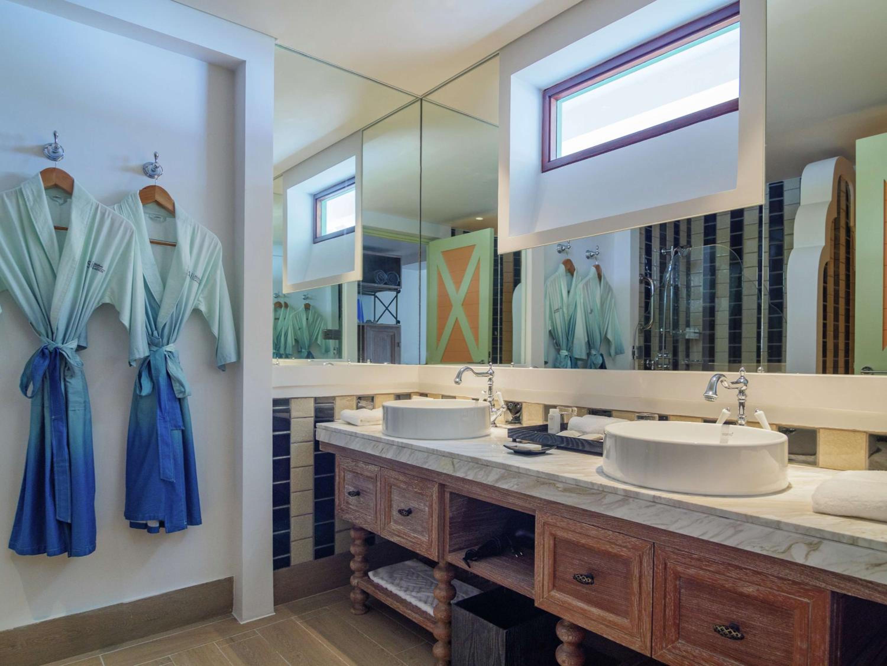 SAii Lagoon Maldives, Curio Collection By Hilton — 25