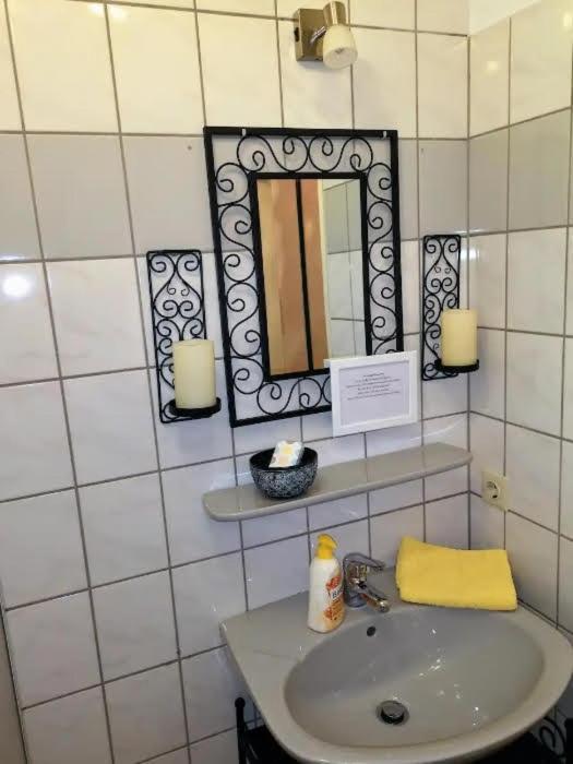 Wuppertal-Ronsdorf 1-3 Betten Personen Wohnung Ferienwohnungen Appartement Monteurwohnung bei Merih